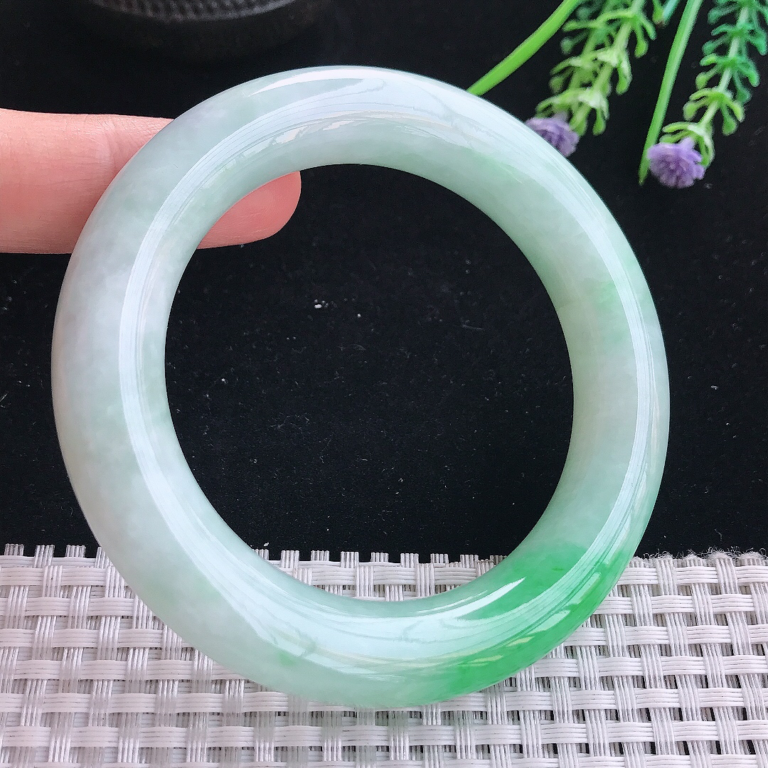 实拍天然翡翠56.5/12.7/12.3老坑精美温润飘阳绿胖圆条手镯翡翠玉镯手环