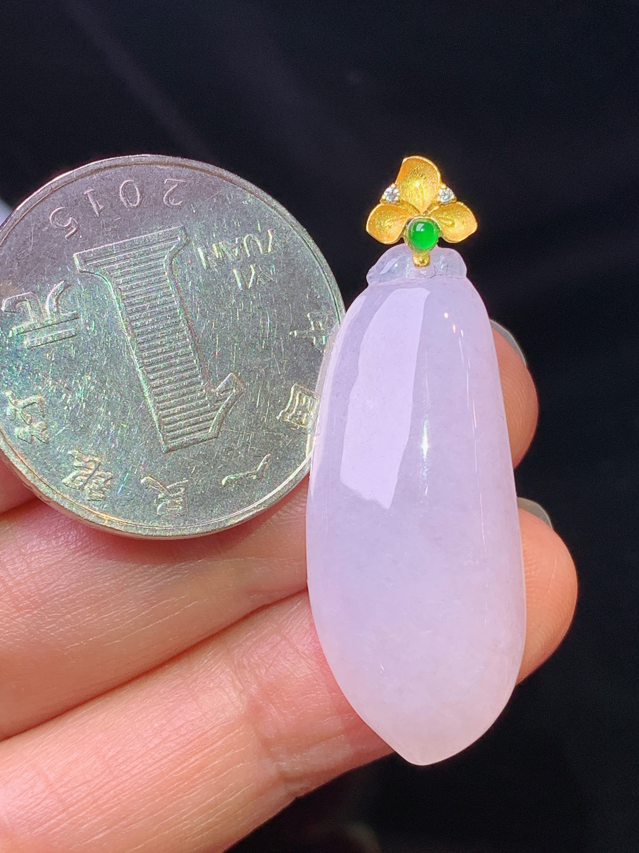 18k金钻镶嵌淡紫罗兰福瓜吊坠 玉质细腻 色泽艳丽清新 水润亮眼 整体尺寸38.5*14.2*j2