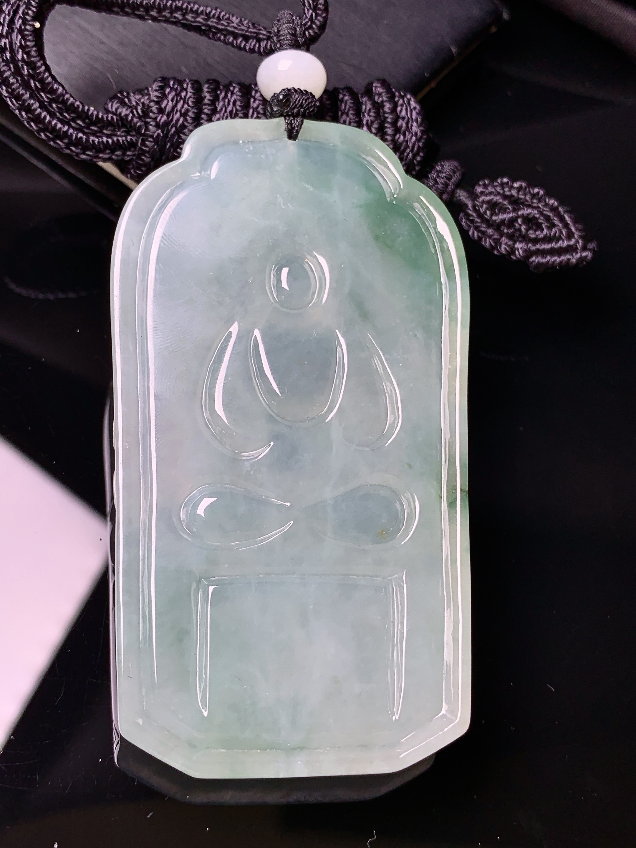 冰种飘绿观音菩萨吊坠 玉质细腻 色泽艳丽清新 水润亮眼 整体尺寸70*38.5*6.8L1