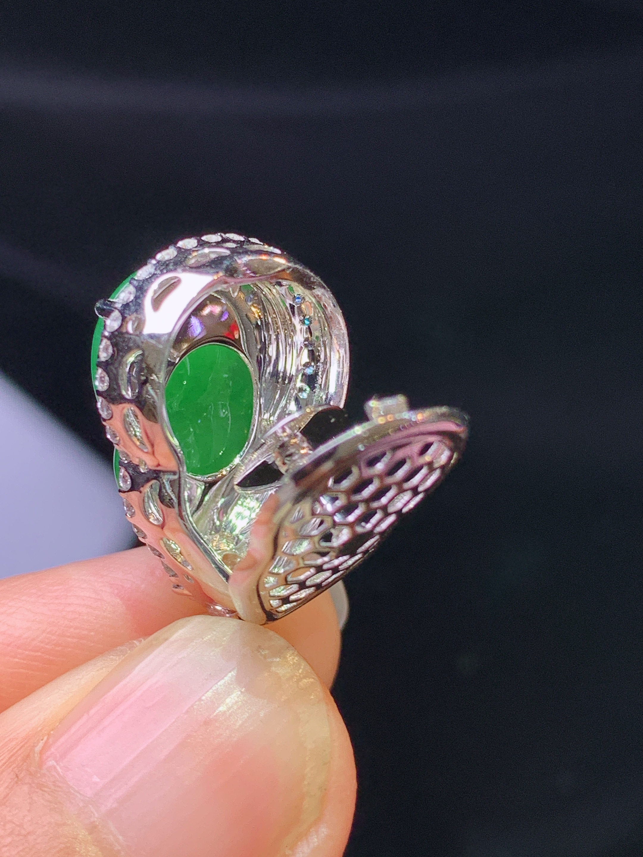 18k金钻镶嵌满绿葫芦吊坠 玉质细腻 色泽艳丽清新 水润亮眼 整体尺寸25.3*13.2*10.3x4