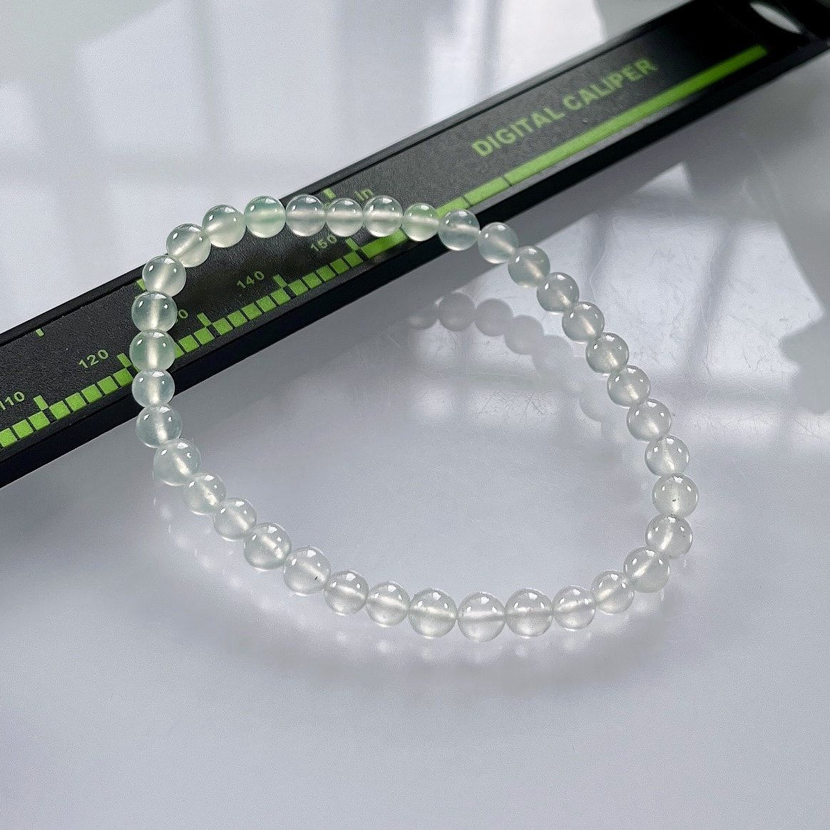 缅甸天然翡翠A货，卡4.8玻璃种起光起胶圆珠手串手链，尺寸：4.8mm/36颗，重量：6.90g