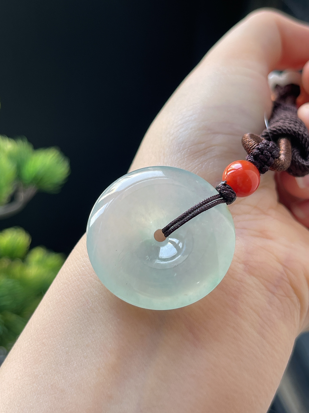 翡翠冰糯种淡绿色平安扣，配珠未测