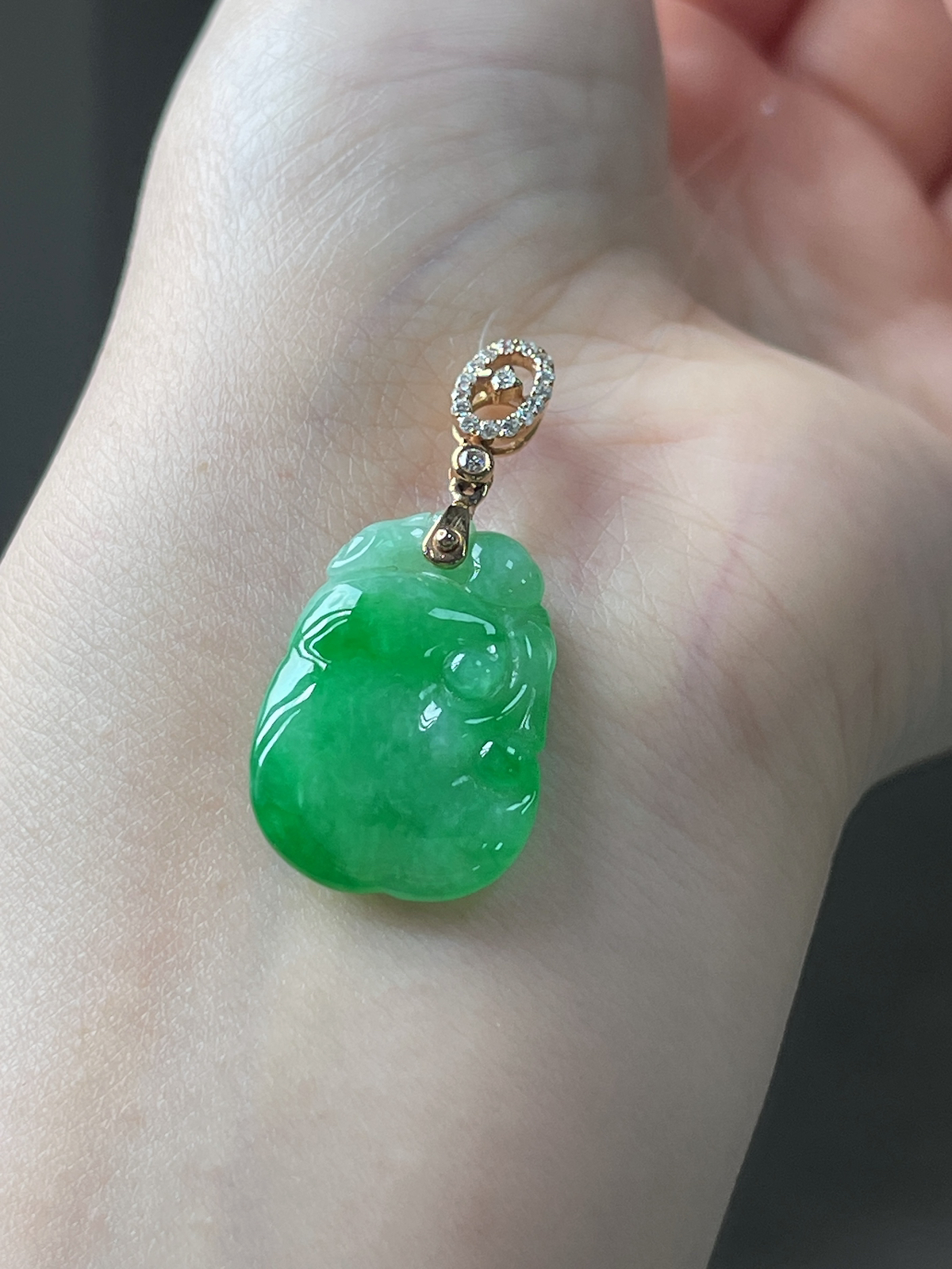 翡翠冰糯种绿色如意，伴钻石