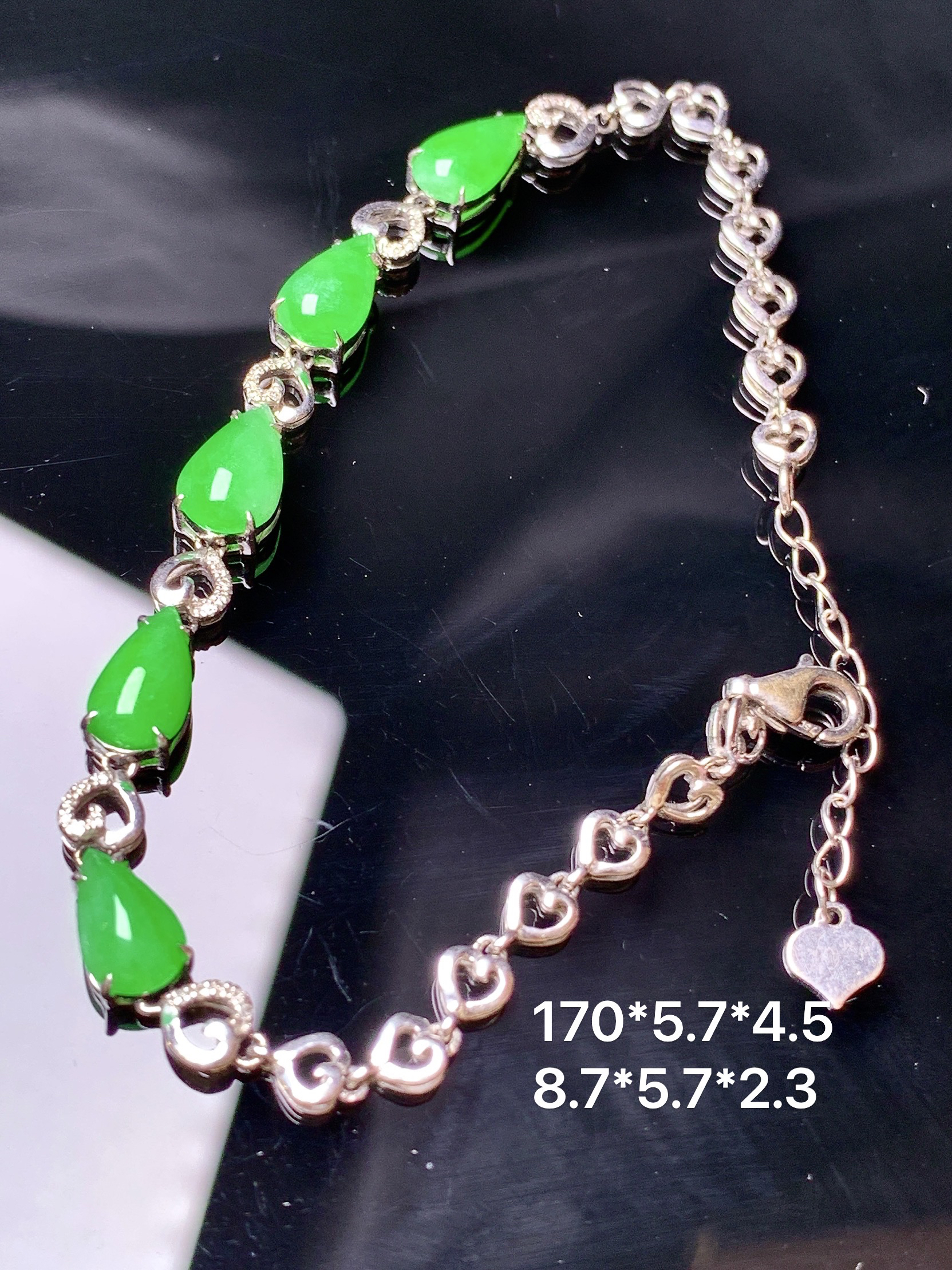 18k金钻镶嵌翠绿水滴吊坠 玉质细腻 色泽艳丽清新 水润亮眼 整体尺寸170*5.7*4.5w1