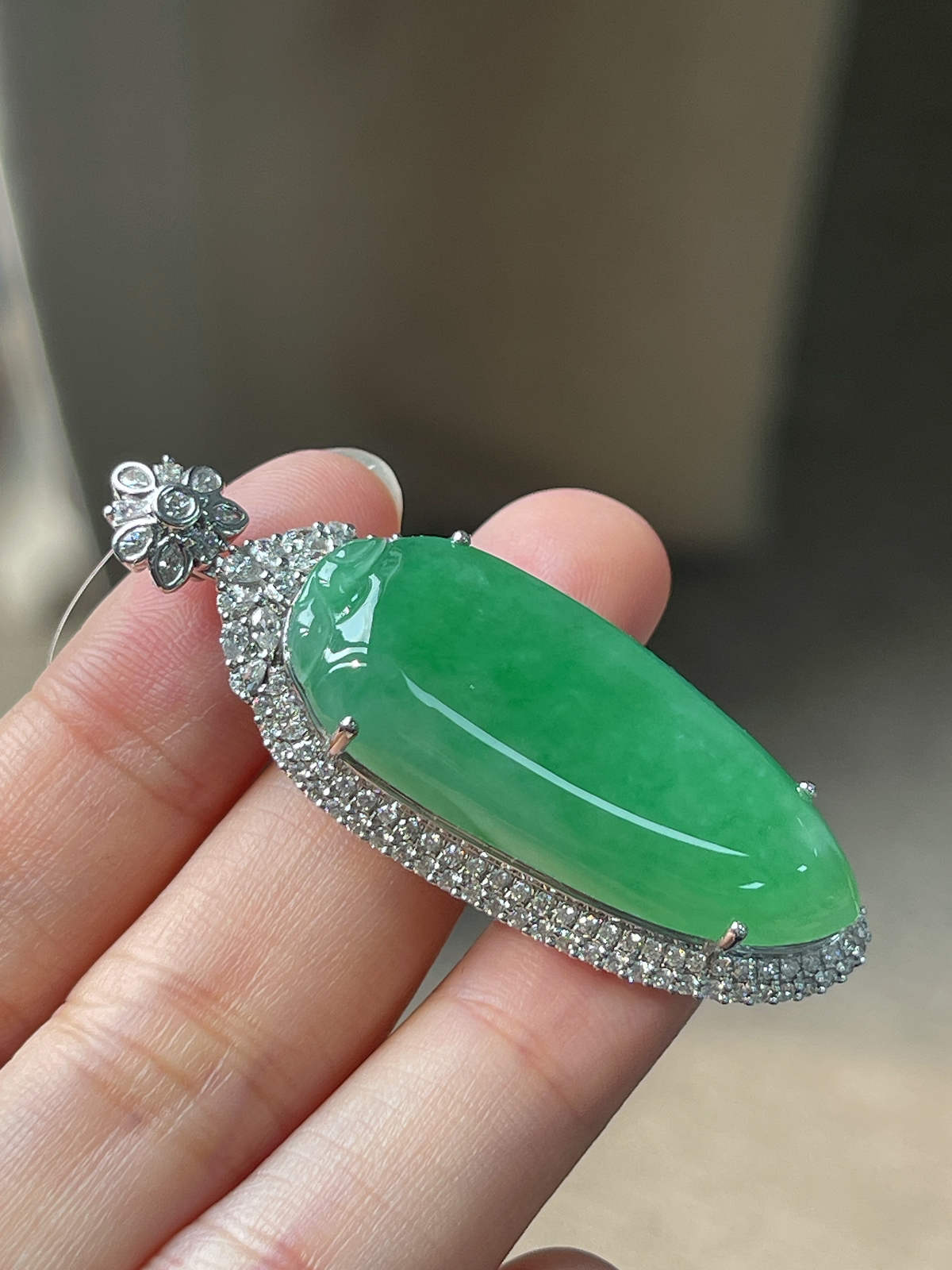 翡翠冰糯种绿色福瓜，印记：G18K,伴钻石