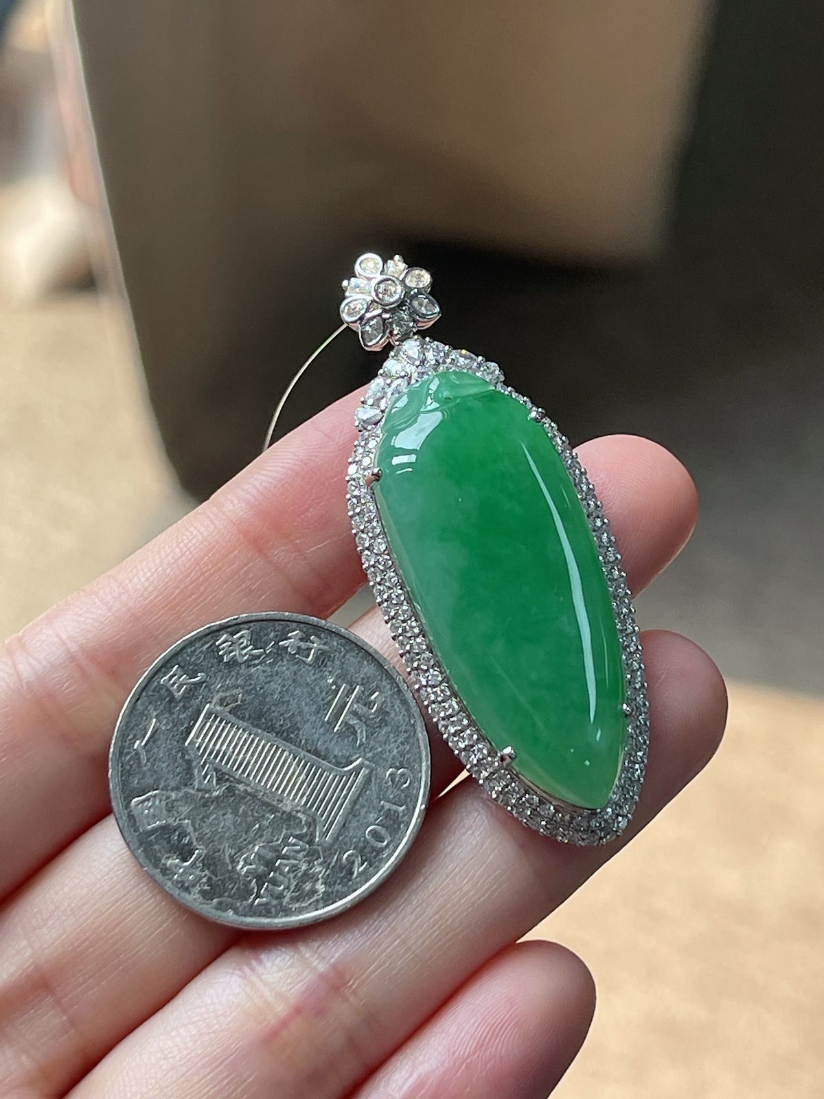 翡翠冰糯种绿色福瓜，印记：G18K,伴钻石