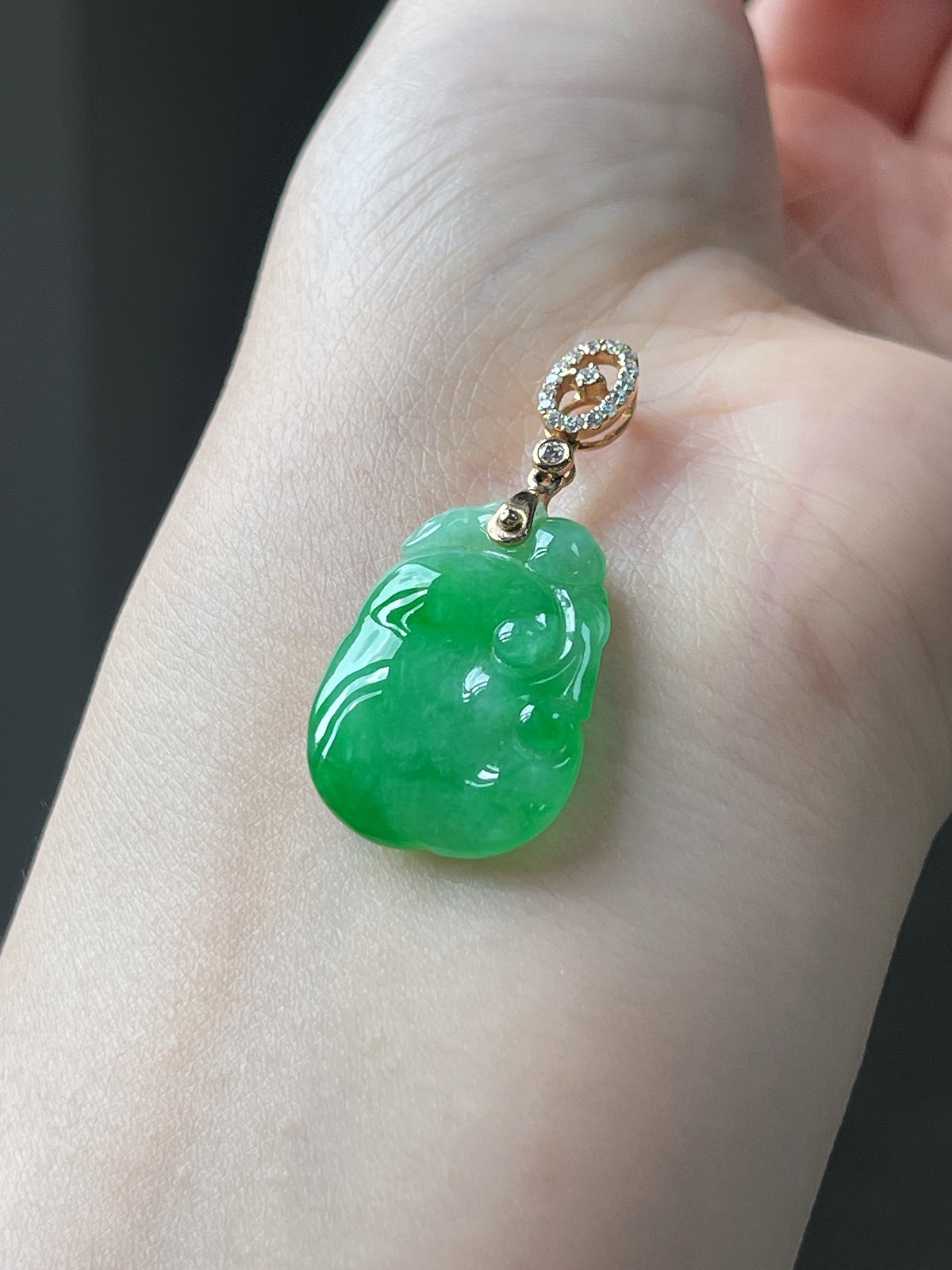 翡翠冰糯种绿色如意，伴钻石