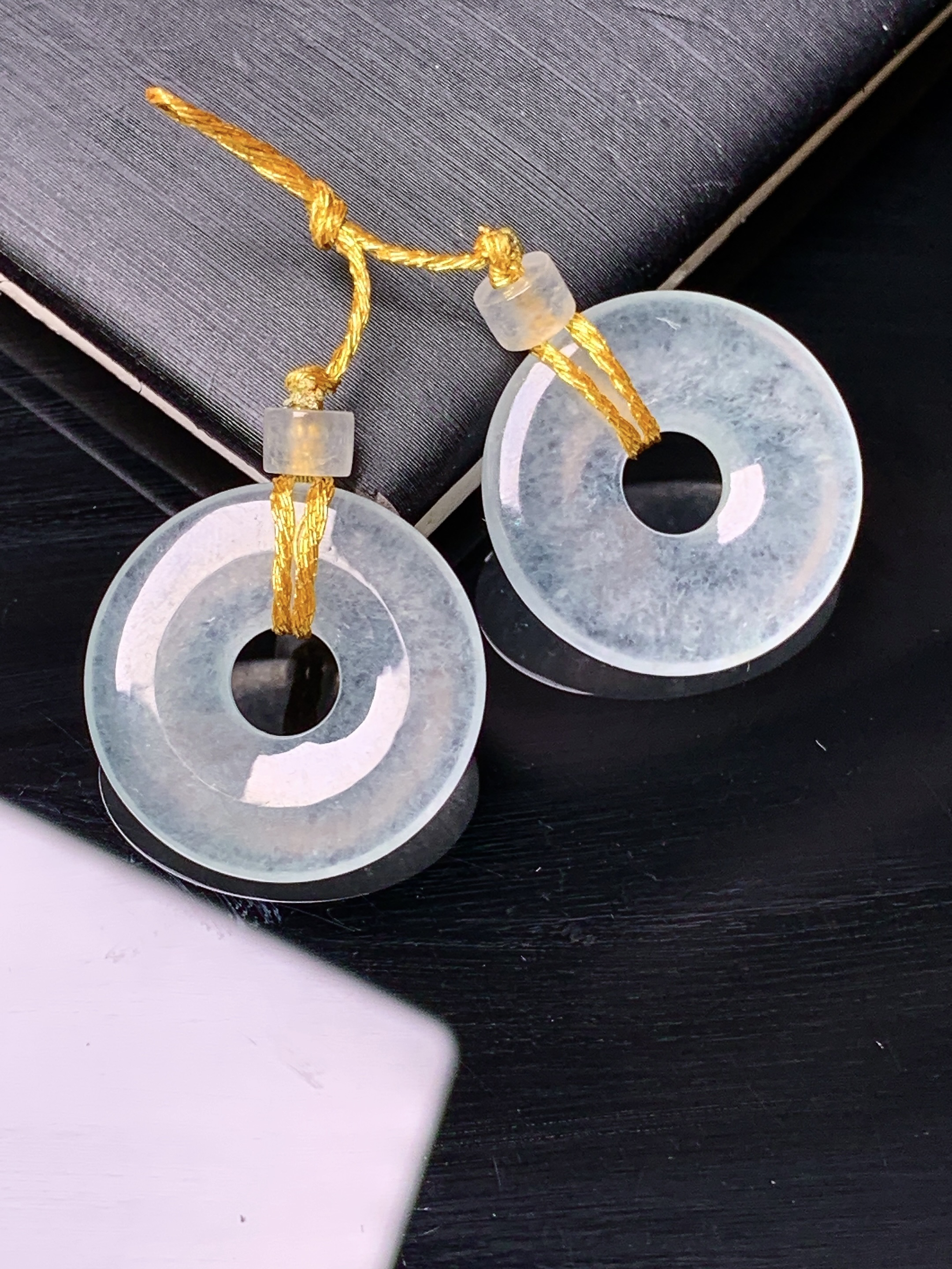 冰种平安环一对 玉质细腻 色泽艳丽清新 水润亮眼 整体尺寸18.2*2.6*j2