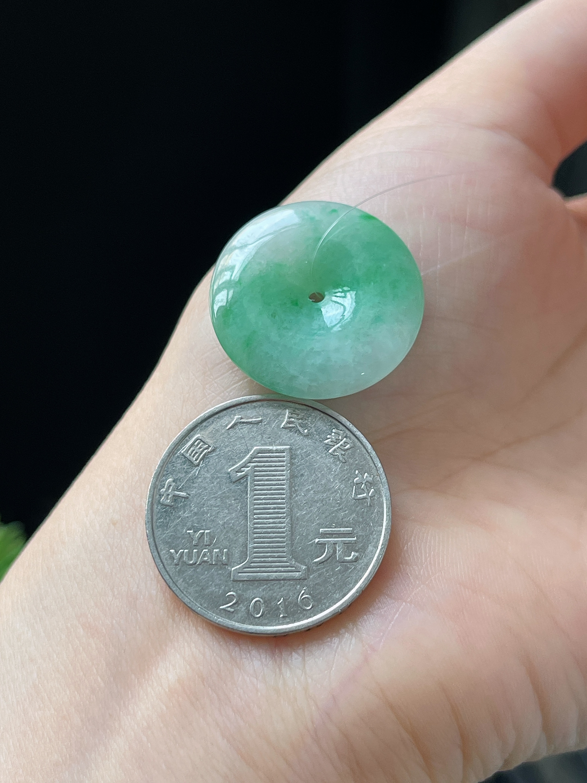 翡翠糯化种飘绿平安扣