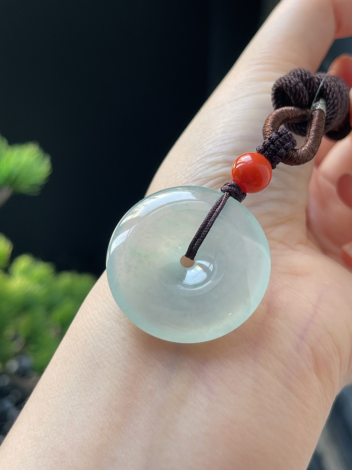 翡翠冰糯种淡绿色平安扣，配珠未测