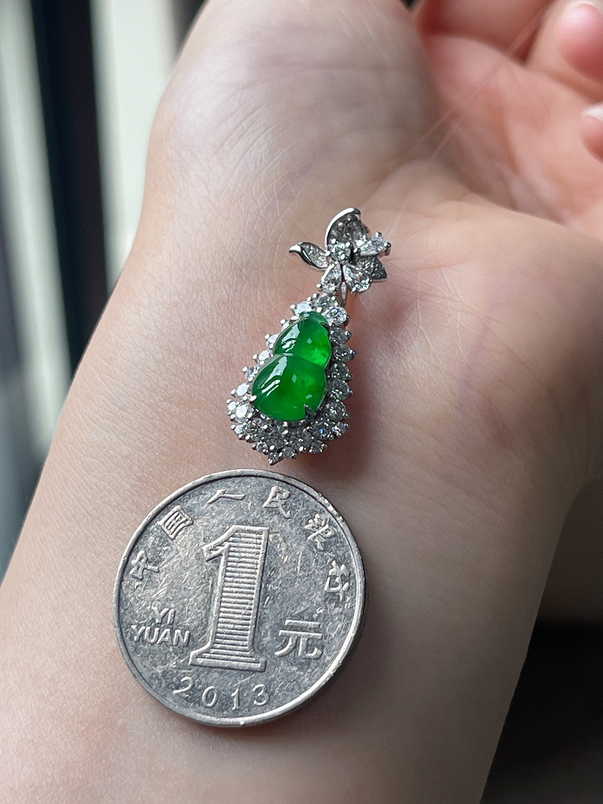 翡翠冰糯种绿色葫芦吊坠，印记：Au750,伴钻石