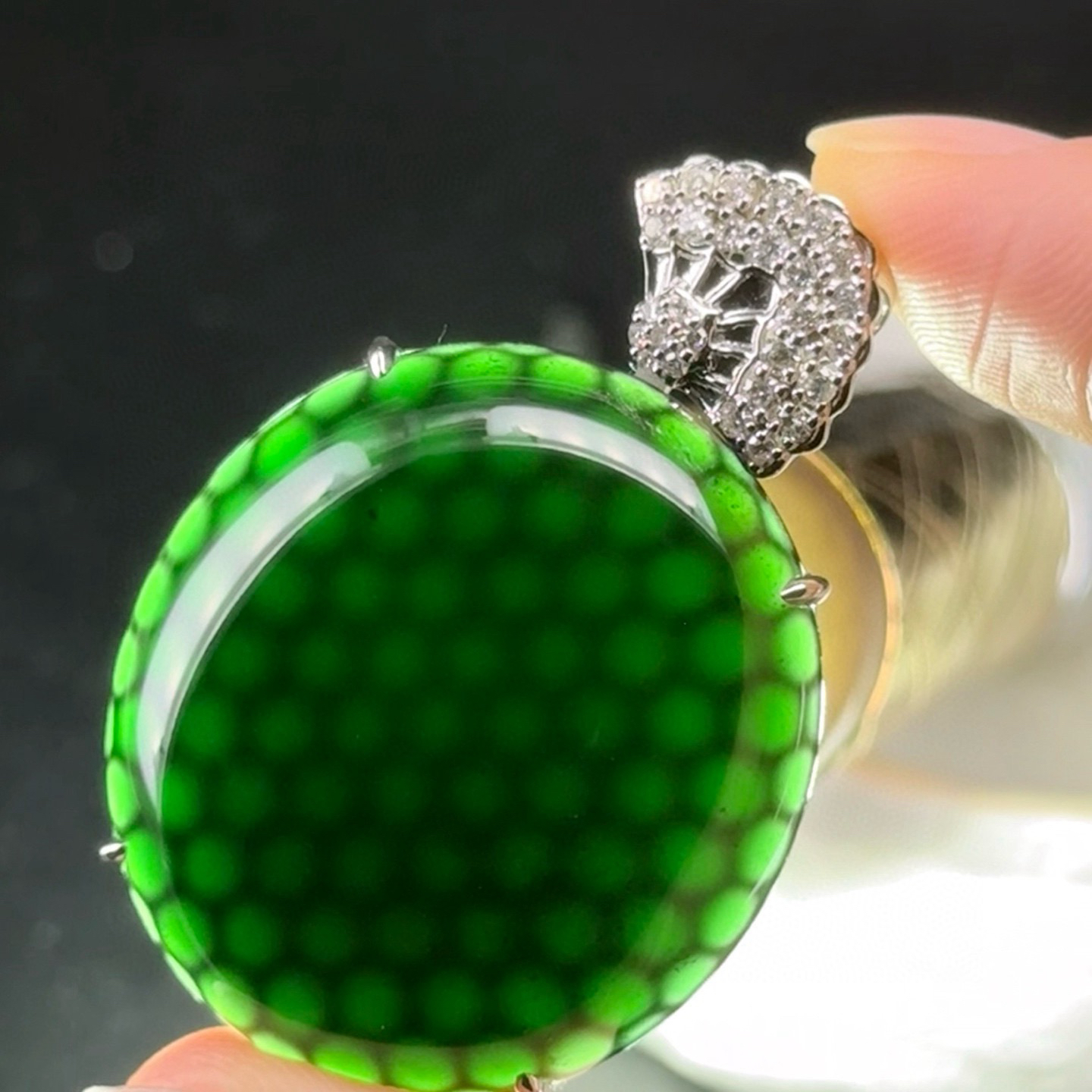 精品满钻墨翠蛋面 简约大气 打灯通透 油性十足 尺寸45.3