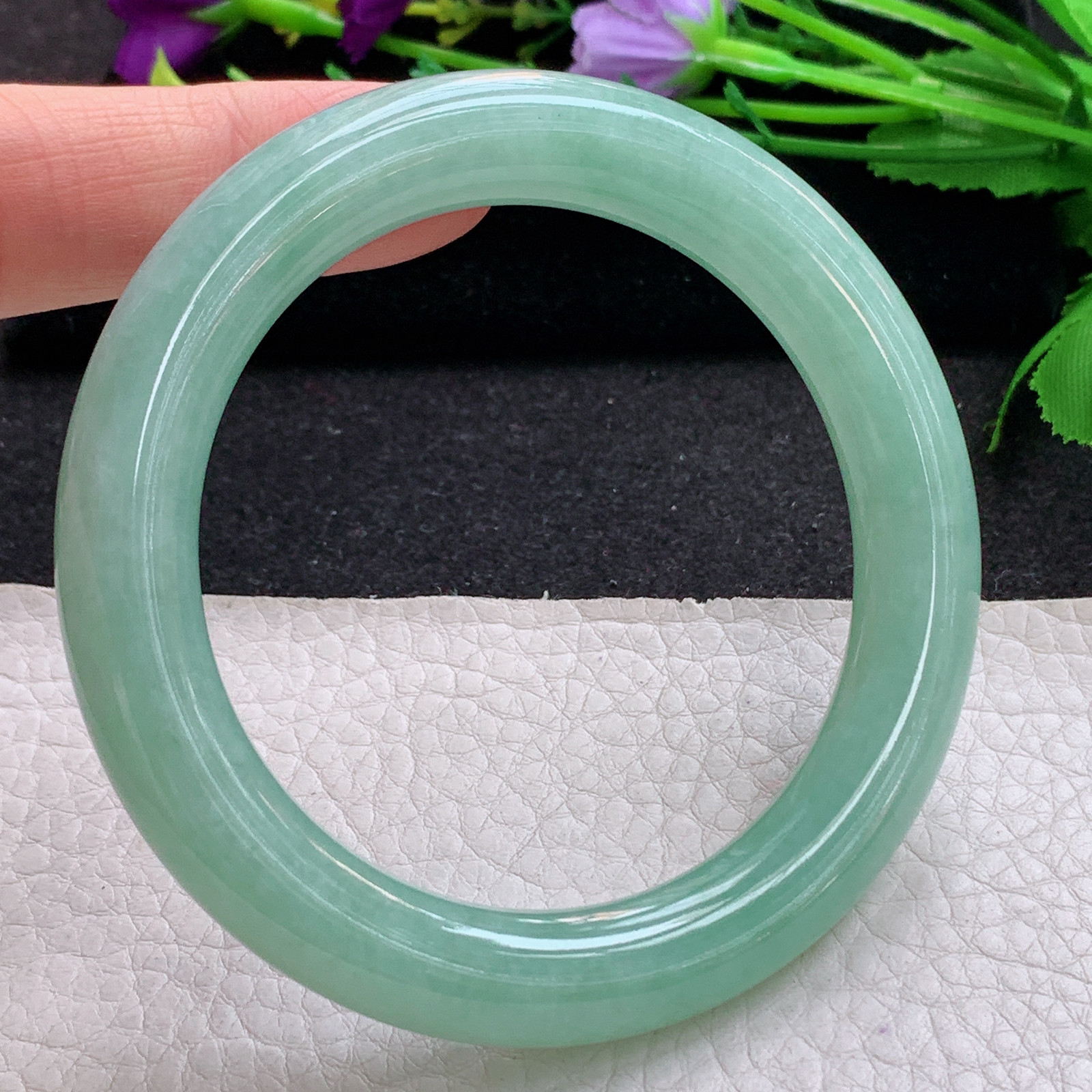 n实拍56.5*10.5美人镯 天然缅甸翡翠A货手镯水润甜绿圆条玉手环