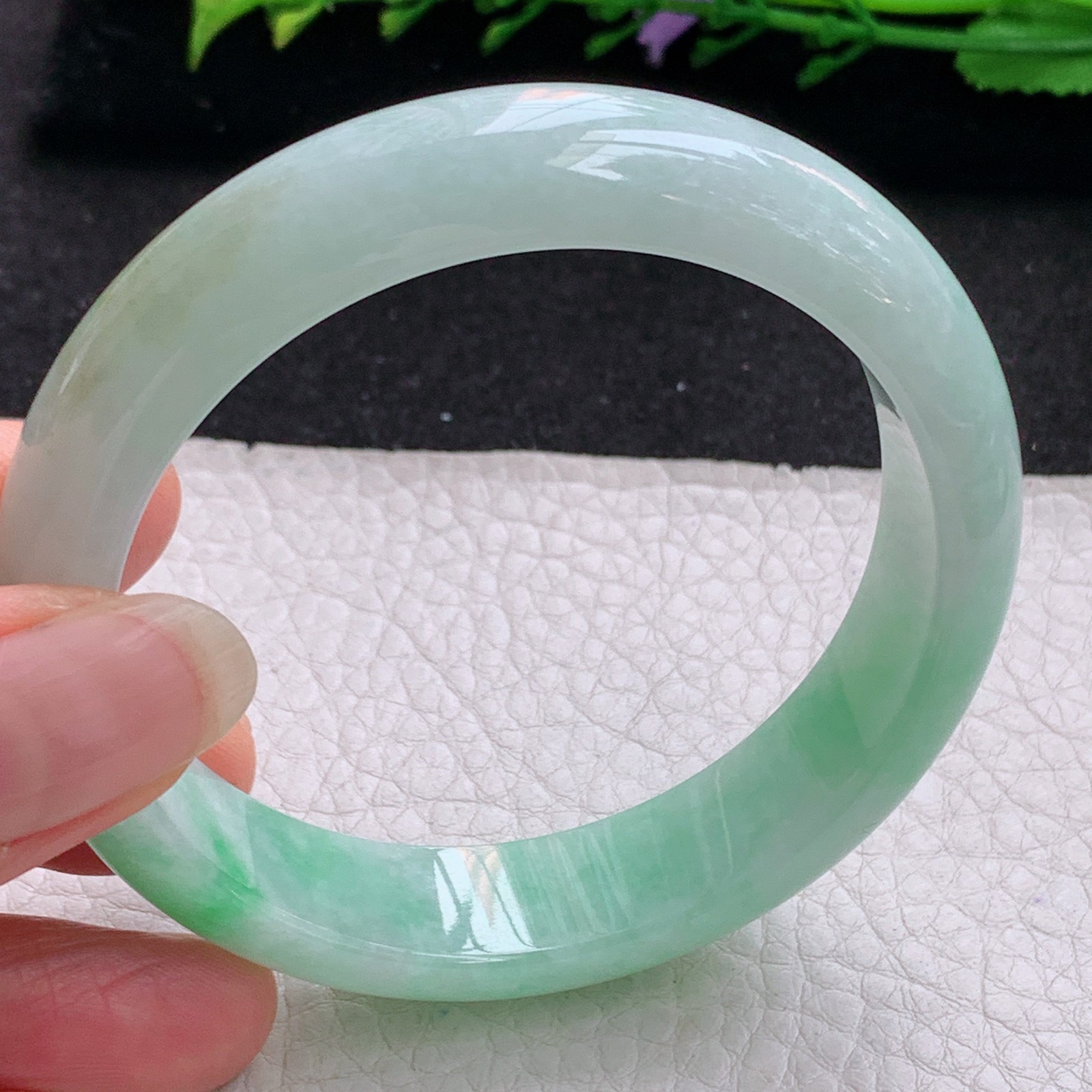 yh清新56*13.8*7.5平安镯 天然缅甸翡翠A货手镯水润飘绿宽边正圈玉手环