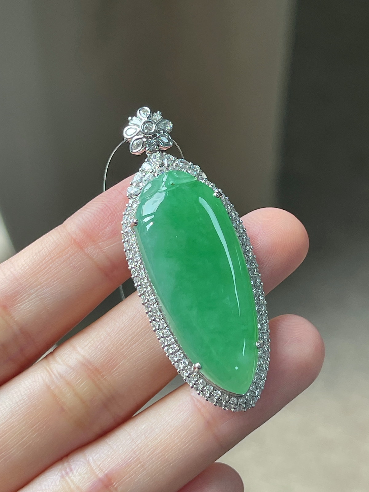 翡翠冰糯种绿色福瓜，印记：G18K,伴钻石