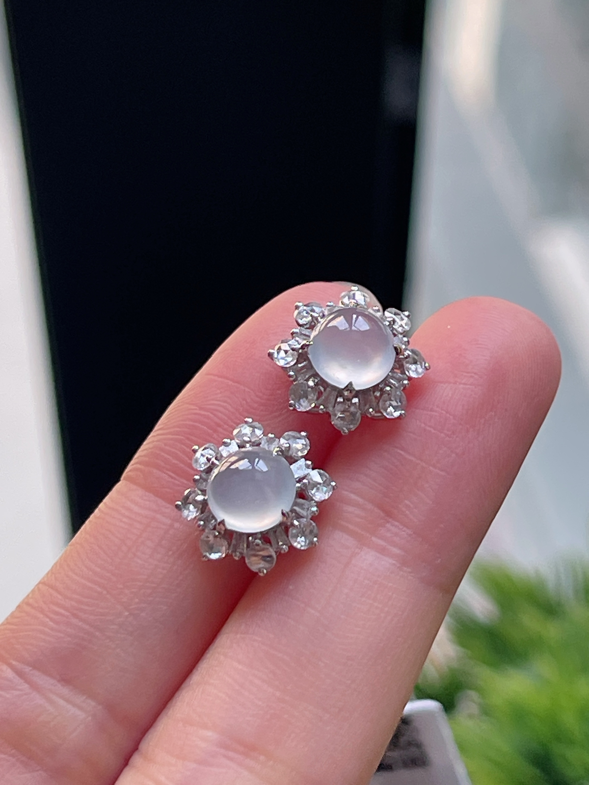 翡翠白冰耳坠，印记：Au750,伴钻石