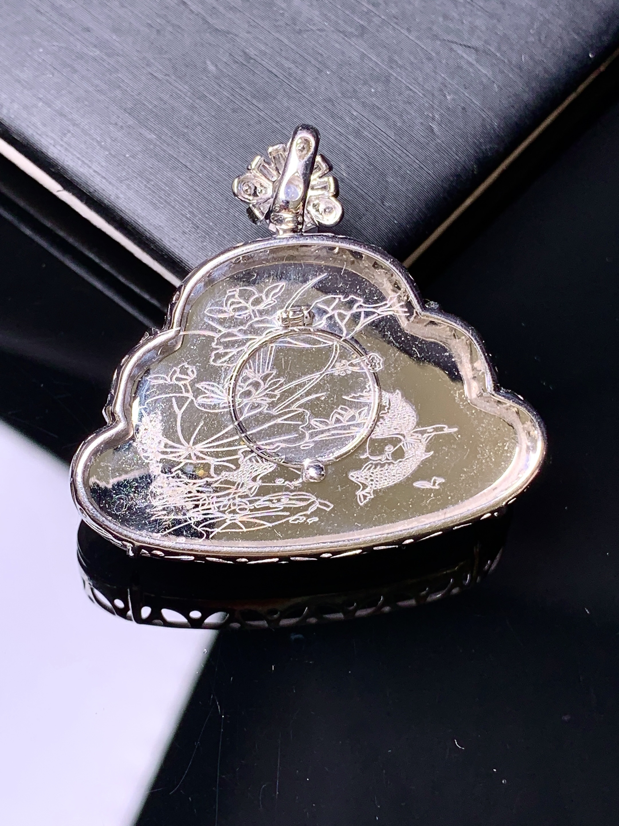 18k金钻镶嵌冰种佛公吊坠 玉质细腻 色泽艳丽清新 水润亮眼 整体尺寸32.2*35*8.2z2