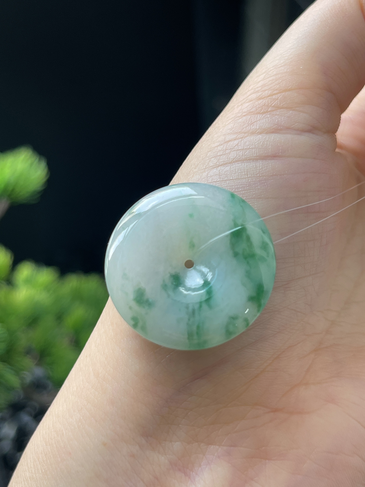 翡翠冰糯种飘绿平安扣