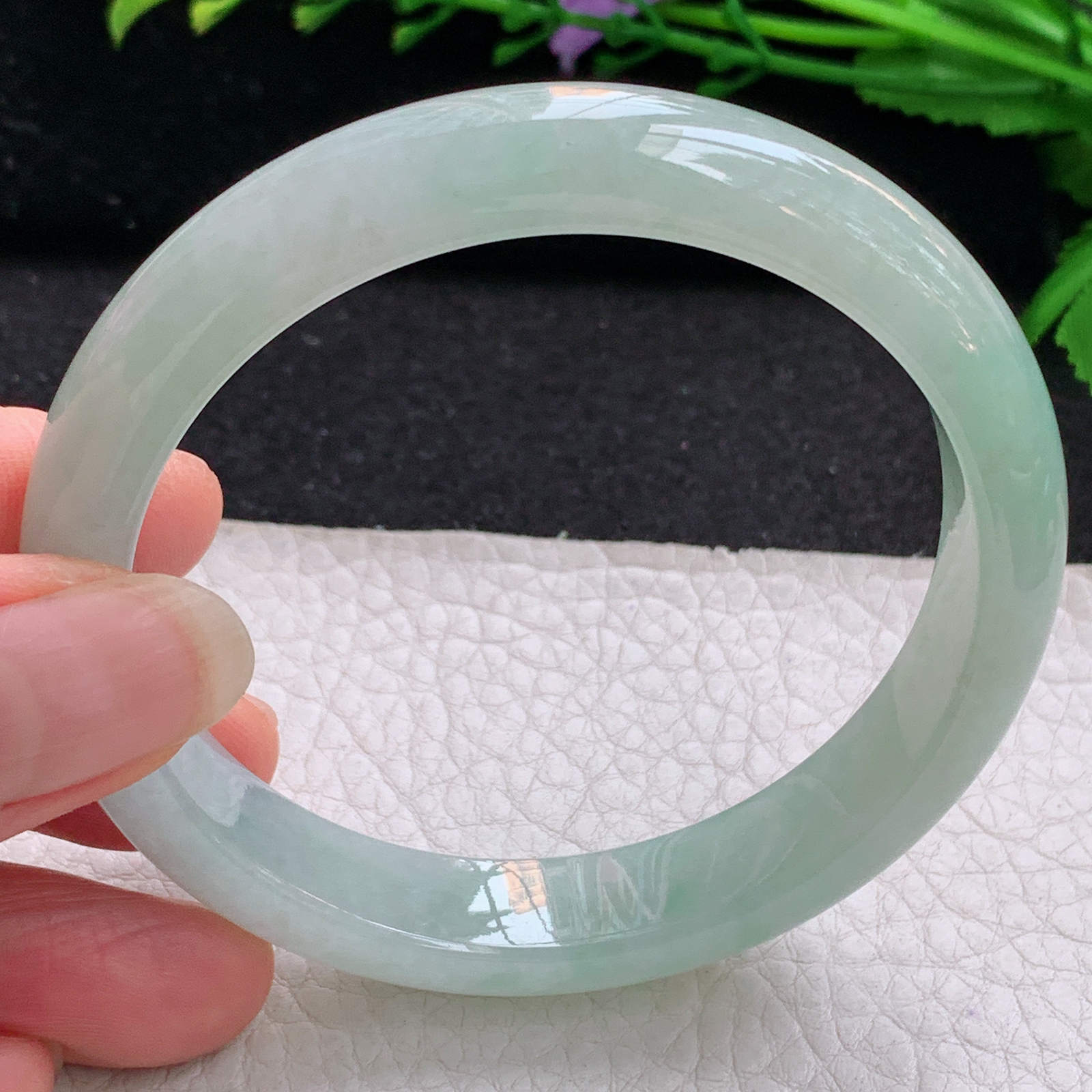 js实拍58*11.8*7.5平安镯 天然缅甸翡翠A货手镯清爽浅绿正圈玉手环