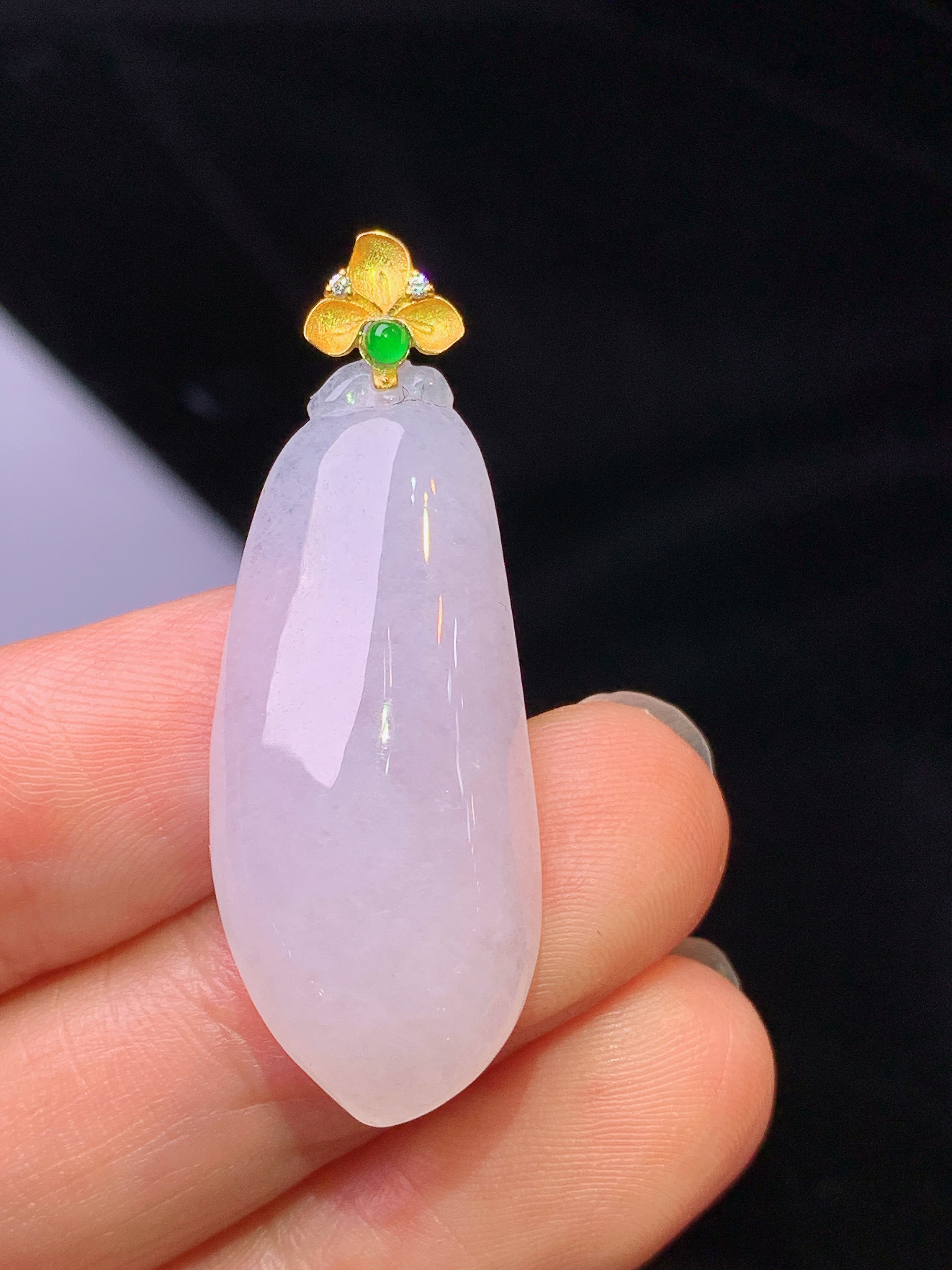 18k金钻镶嵌淡紫罗兰福瓜吊坠 玉质细腻 色泽艳丽清新 水润亮眼 整体尺寸38.5*14.2*j2