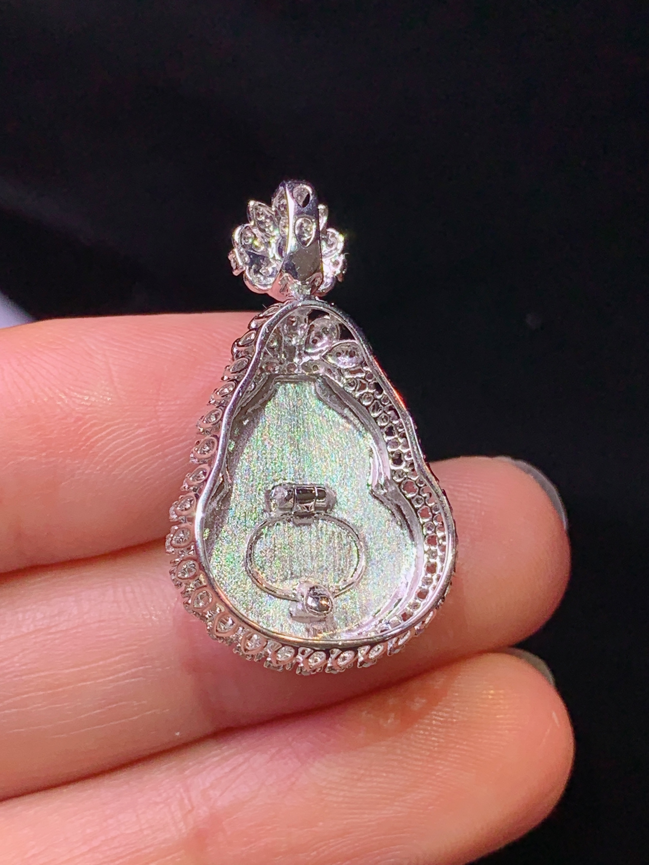 18k金钻镶嵌翠绿葫芦吊坠 玉质细腻 色泽艳丽清新 水润亮眼 整体尺寸29.2*16.8*10.5y4