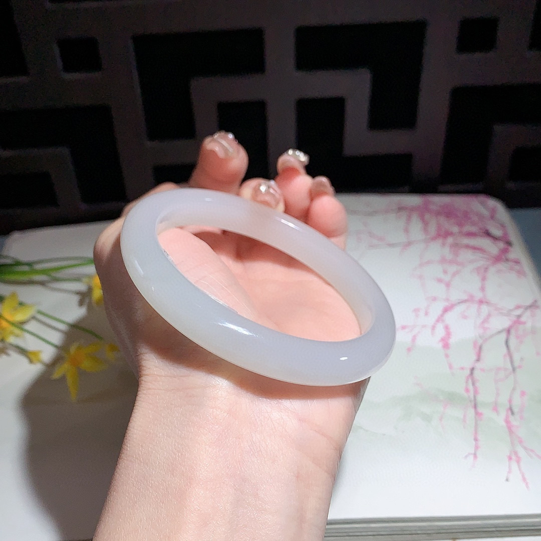 和田玉61.5圈口高冰手镯！满紫色！玉质细腻油润 底色纯净 无裂无杂 脂粉好，品质高。