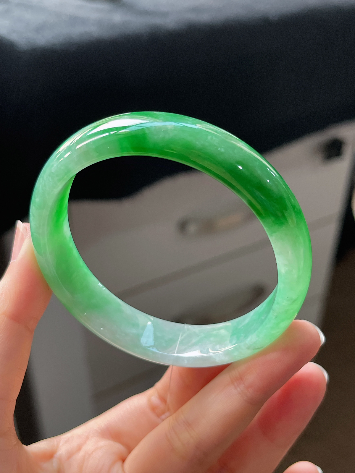 正圈58.4圈口，翡翠糯化种飘绿手镯