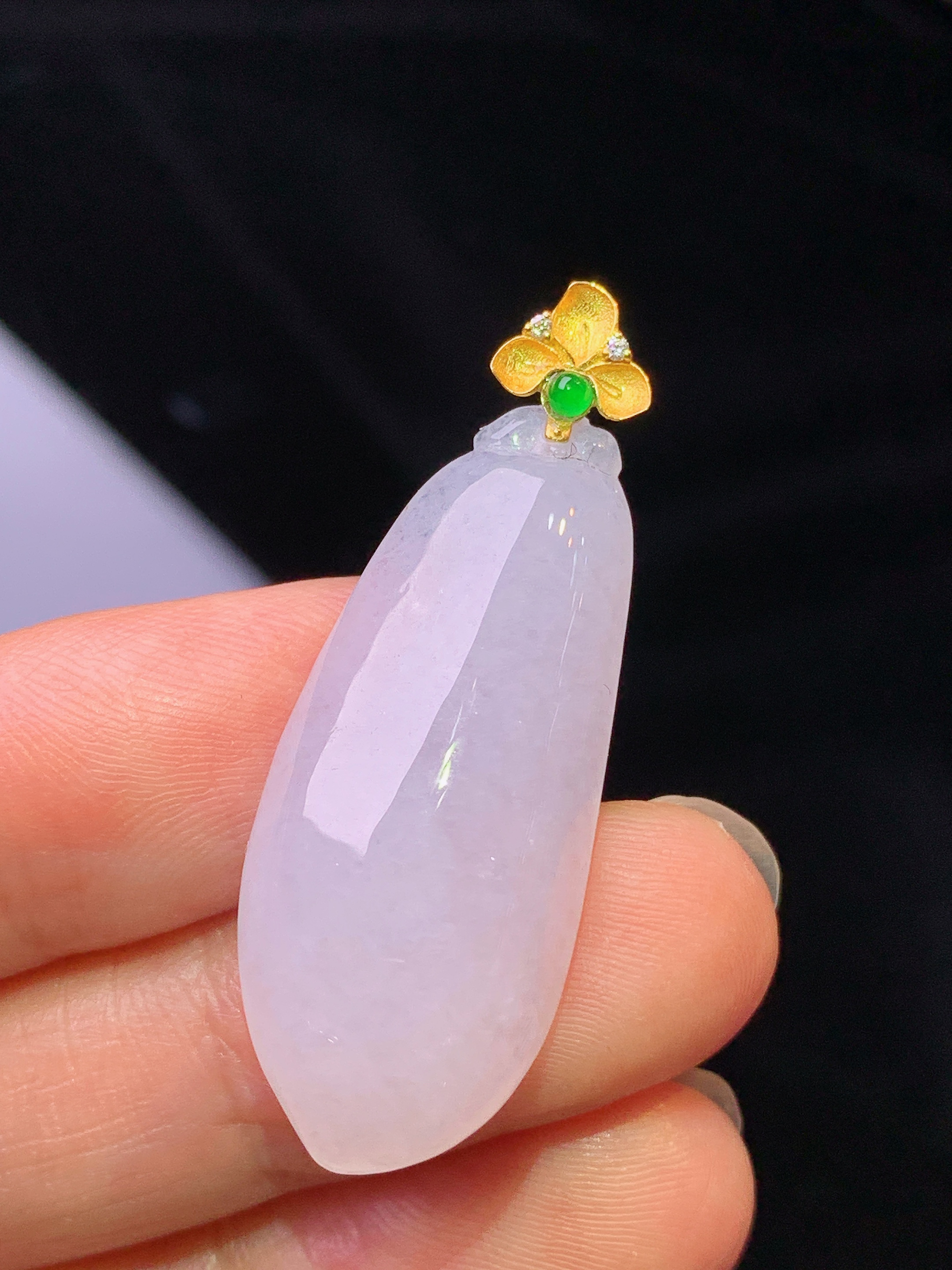 18k金钻镶嵌淡紫罗兰福瓜吊坠 玉质细腻 色泽艳丽清新 水润亮眼 整体尺寸38.5*14.2*j2