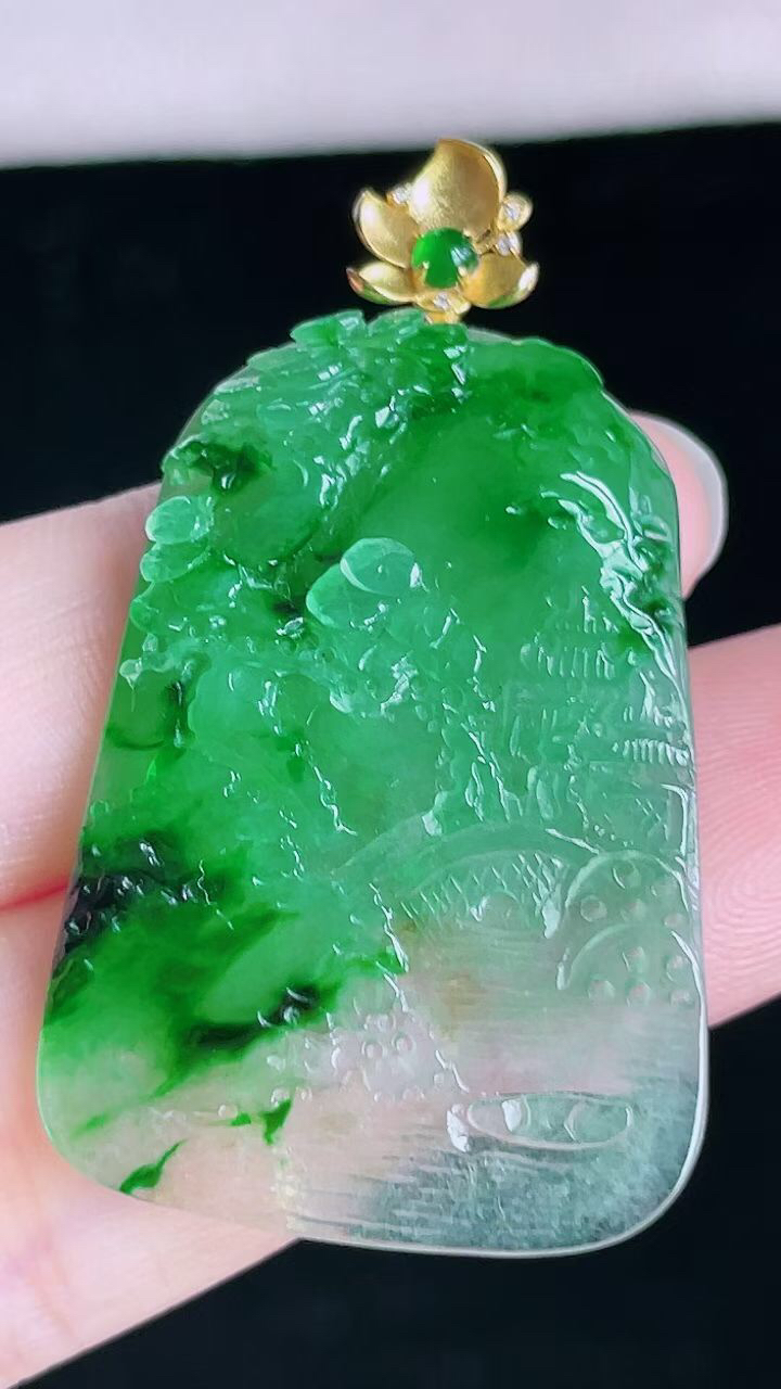 【翡翠名称】18K镶冰辣阳绿山水吊坠
【翡翠尺寸】裸石35/24.3/6.2mm
【翡翠描述】宝贝种