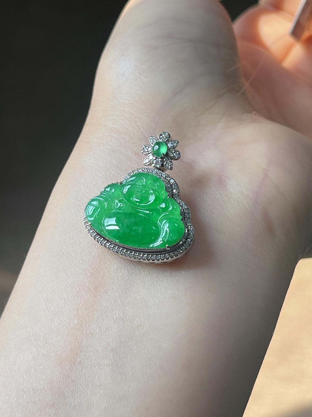 翡翠冰糯种绿色佛公吊坠，印记：G18K,伴钻石