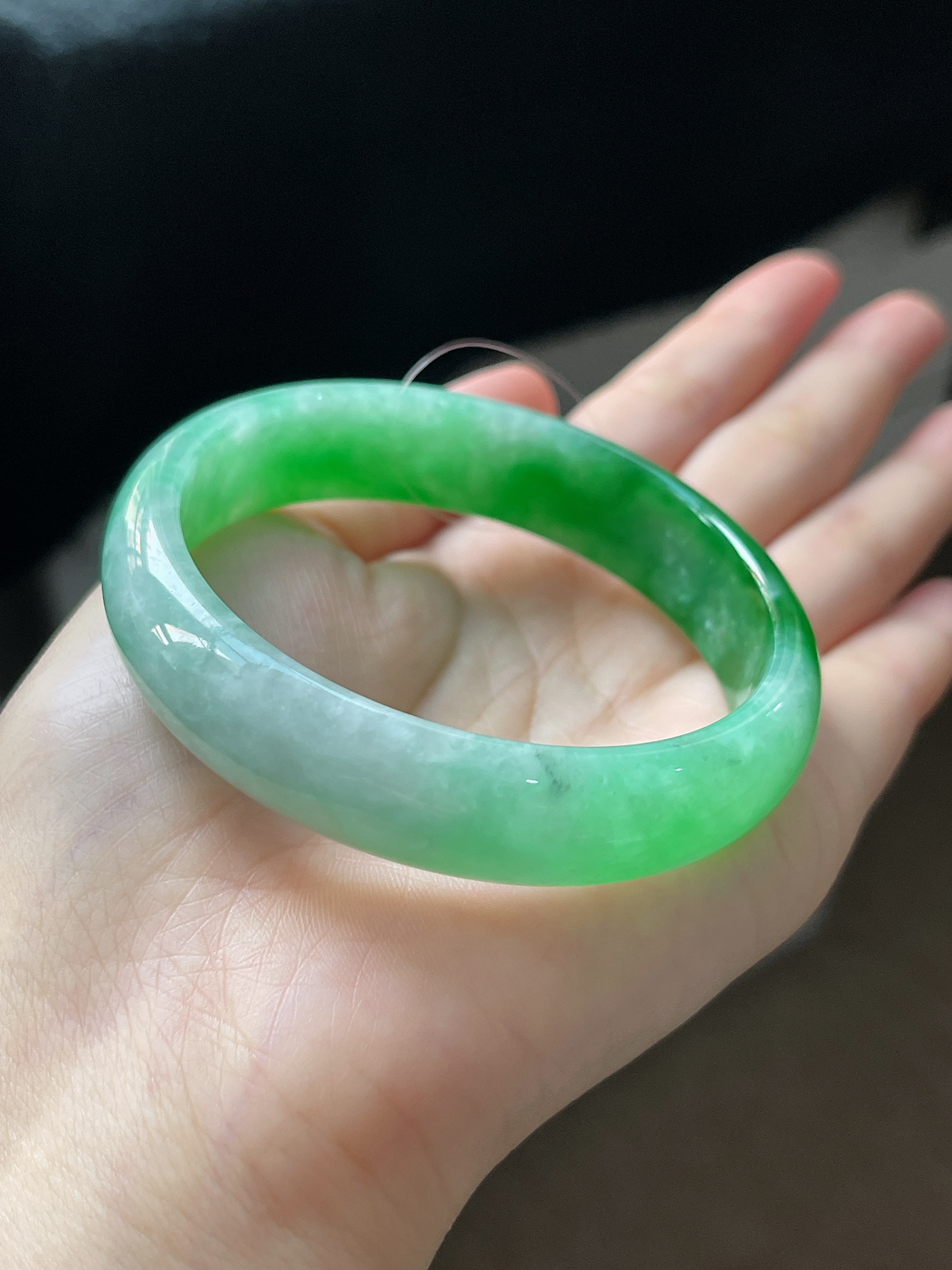正圈58.4圈口，翡翠糯化种飘绿手镯
