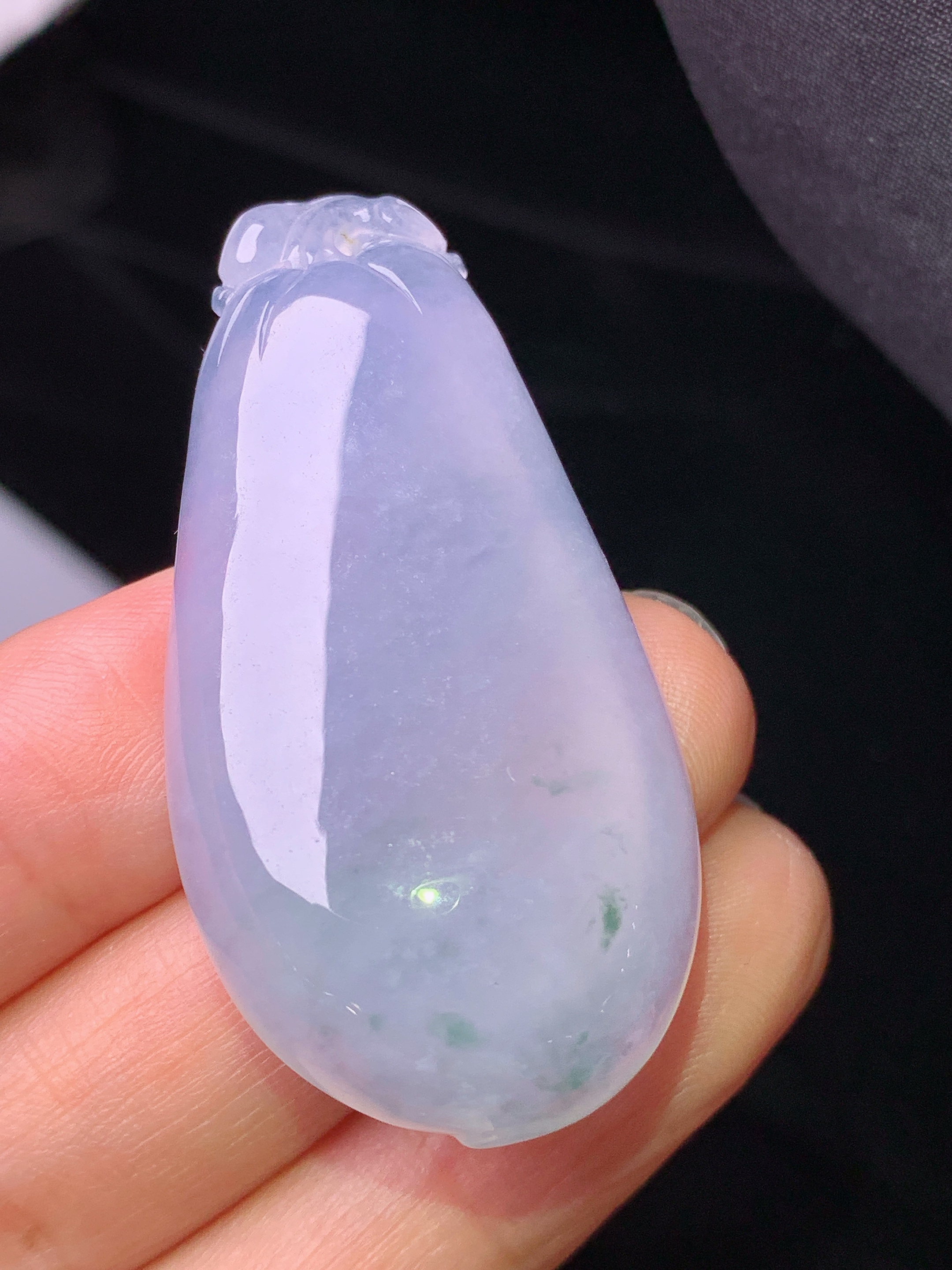 紫罗兰福瓜吊坠 玉质细腻 色泽艳丽清新 水润亮眼 整体尺寸46.3*23.6*9c1