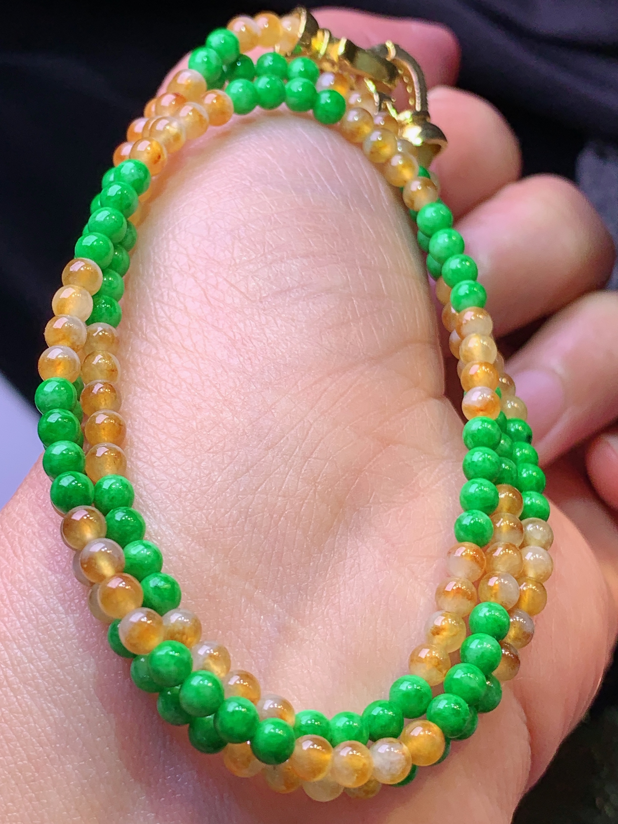 18k金钻镶嵌黄绿圆珠项链 玉质细腻 色泽艳丽清新 水润亮眼 整体尺寸3.5z1