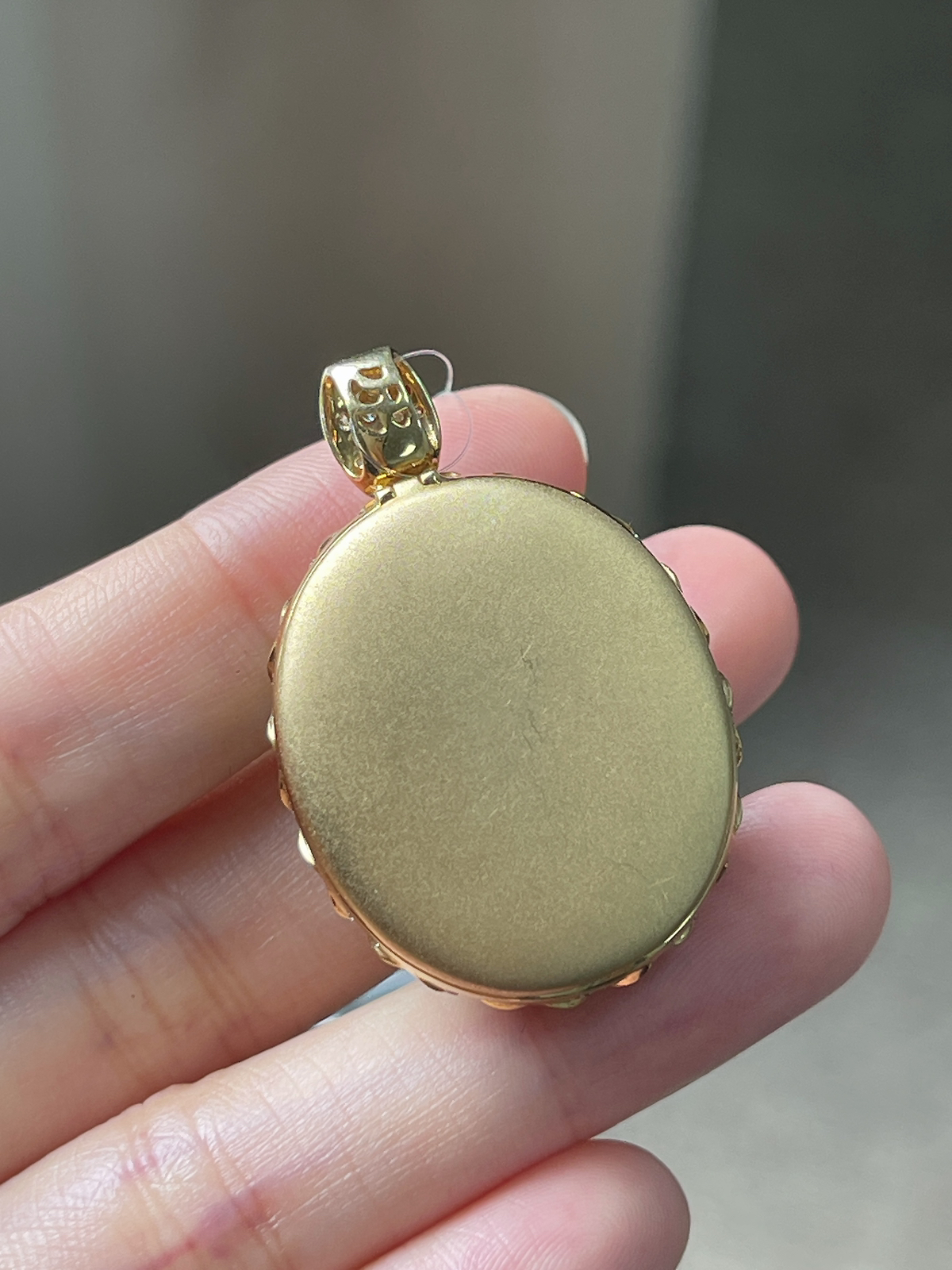 翡翠冰糯种绿色大蛋面吊坠，印记：Au750,伴钻石