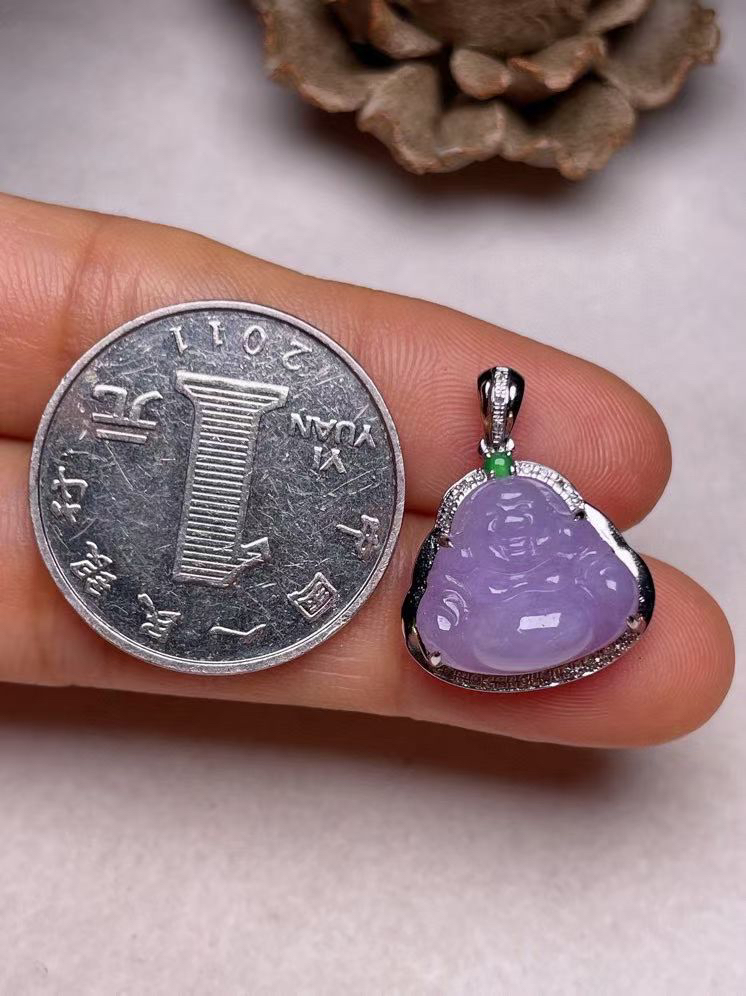 冰种淡紫罗兰佛公吊坠、真金真钻镶嵌，种水好，玉质细腻 .裸石尺寸 14.3*12.8