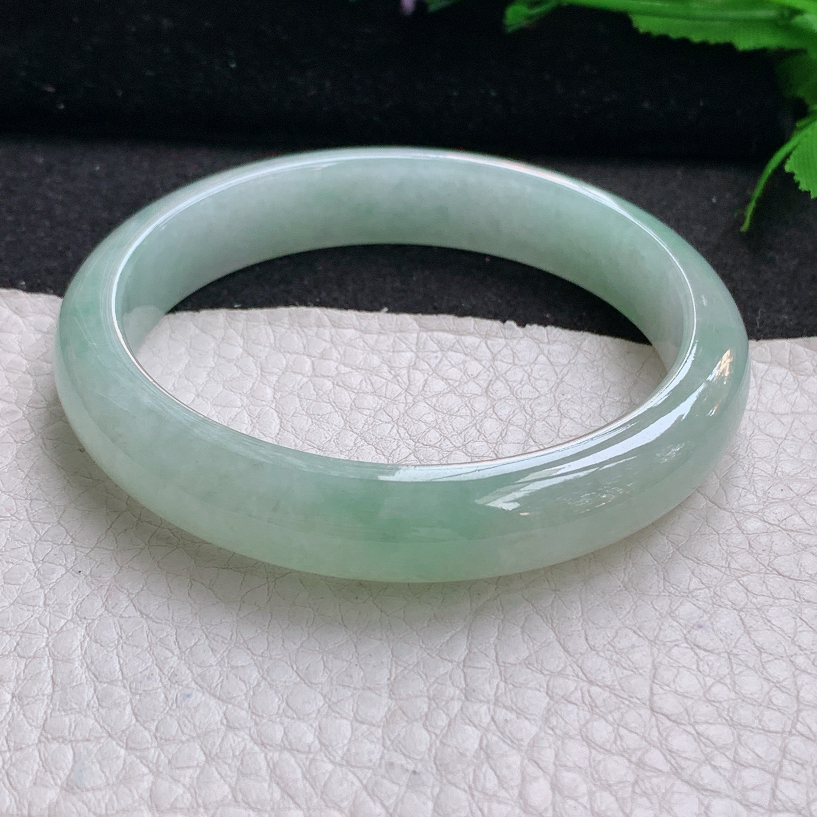 js实拍58*11.8*7.5平安镯 天然缅甸翡翠A货手镯清爽浅绿正圈玉手环