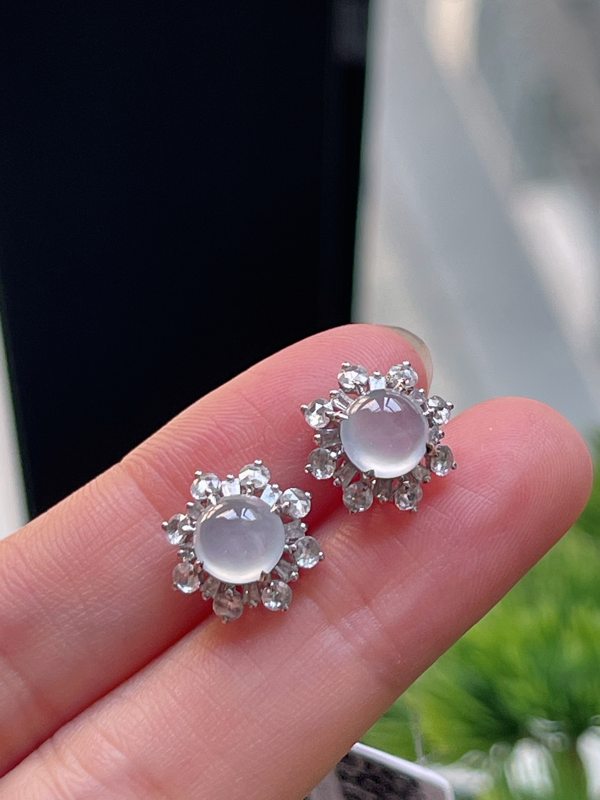 翡翠白冰耳坠，印记：Au750,伴钻石