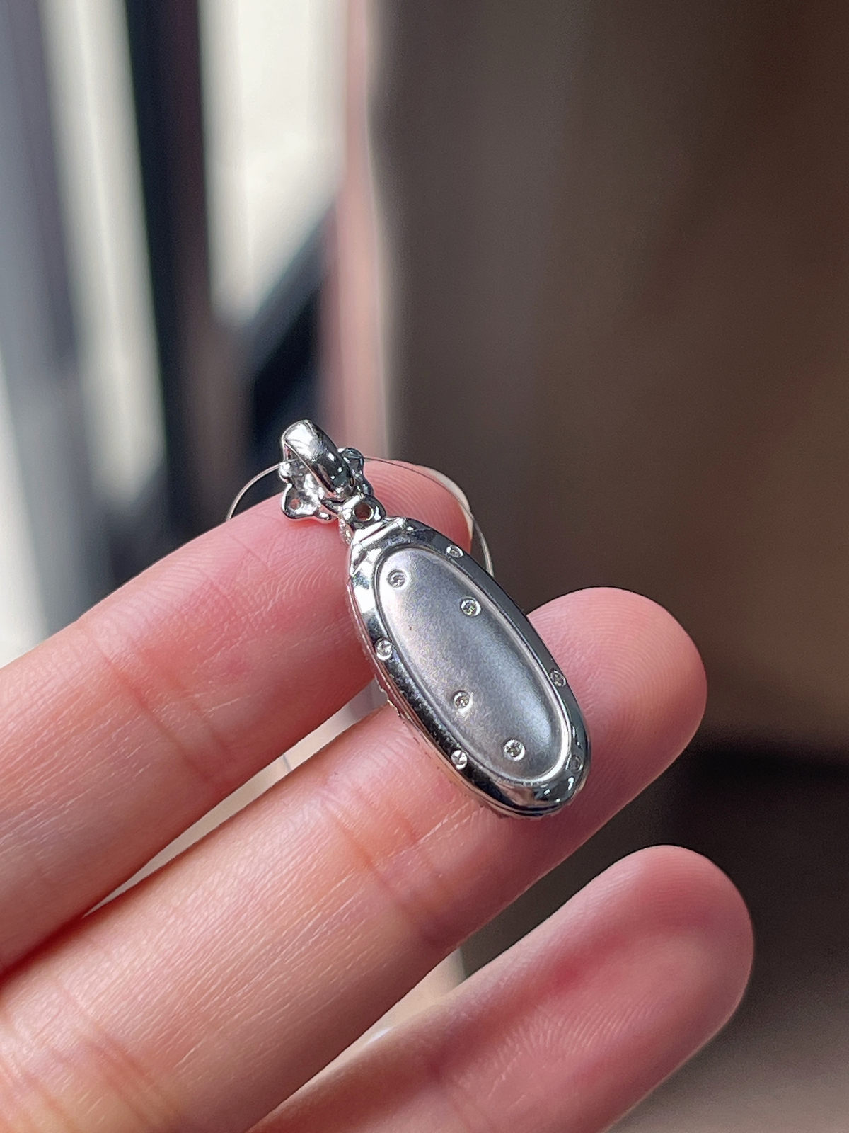 翡翠冰糯种绿色福瓜挂件，印记：Au750,伴钻石