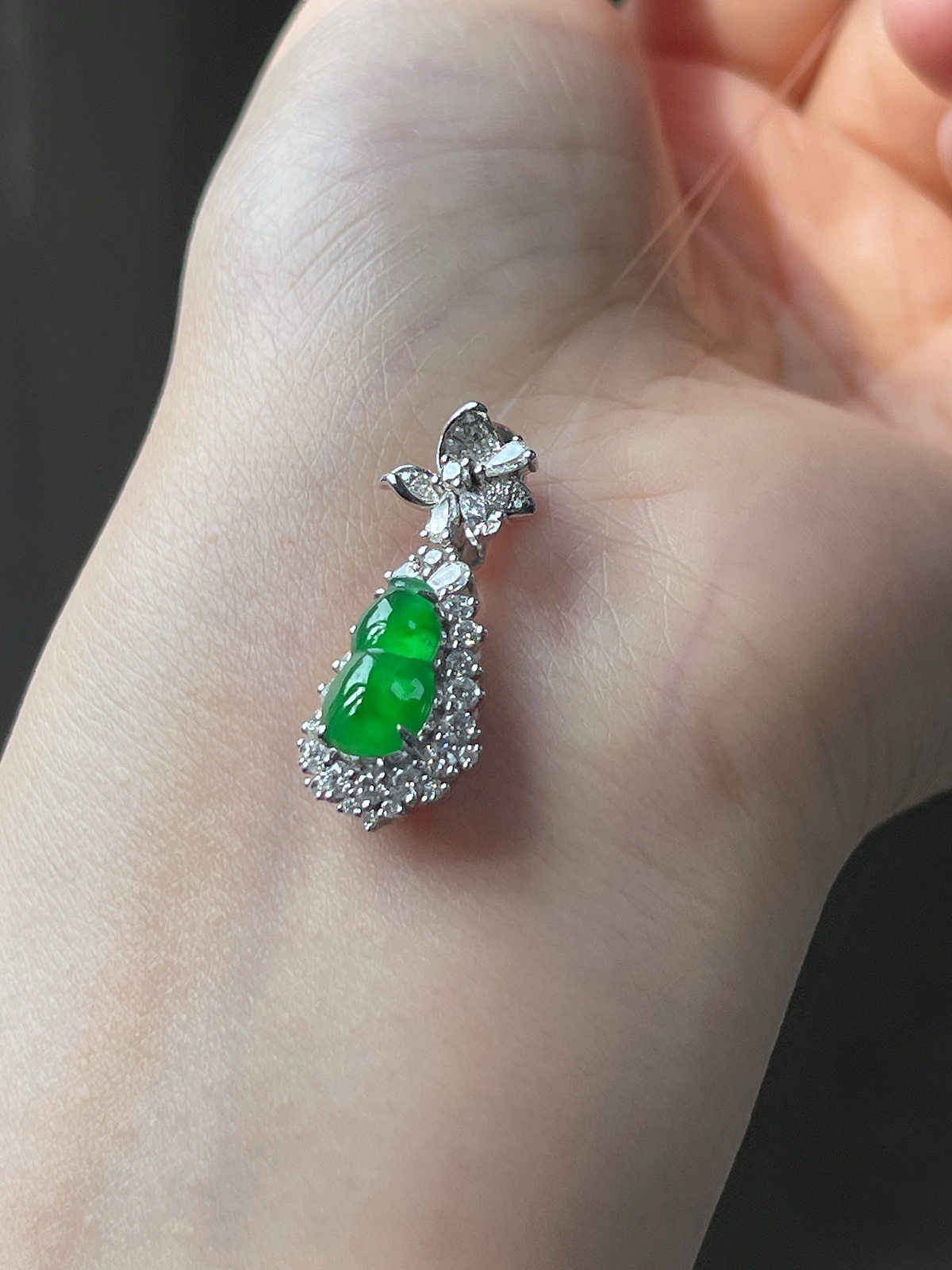 翡翠冰糯种绿色葫芦吊坠，印记：Au750,伴钻石