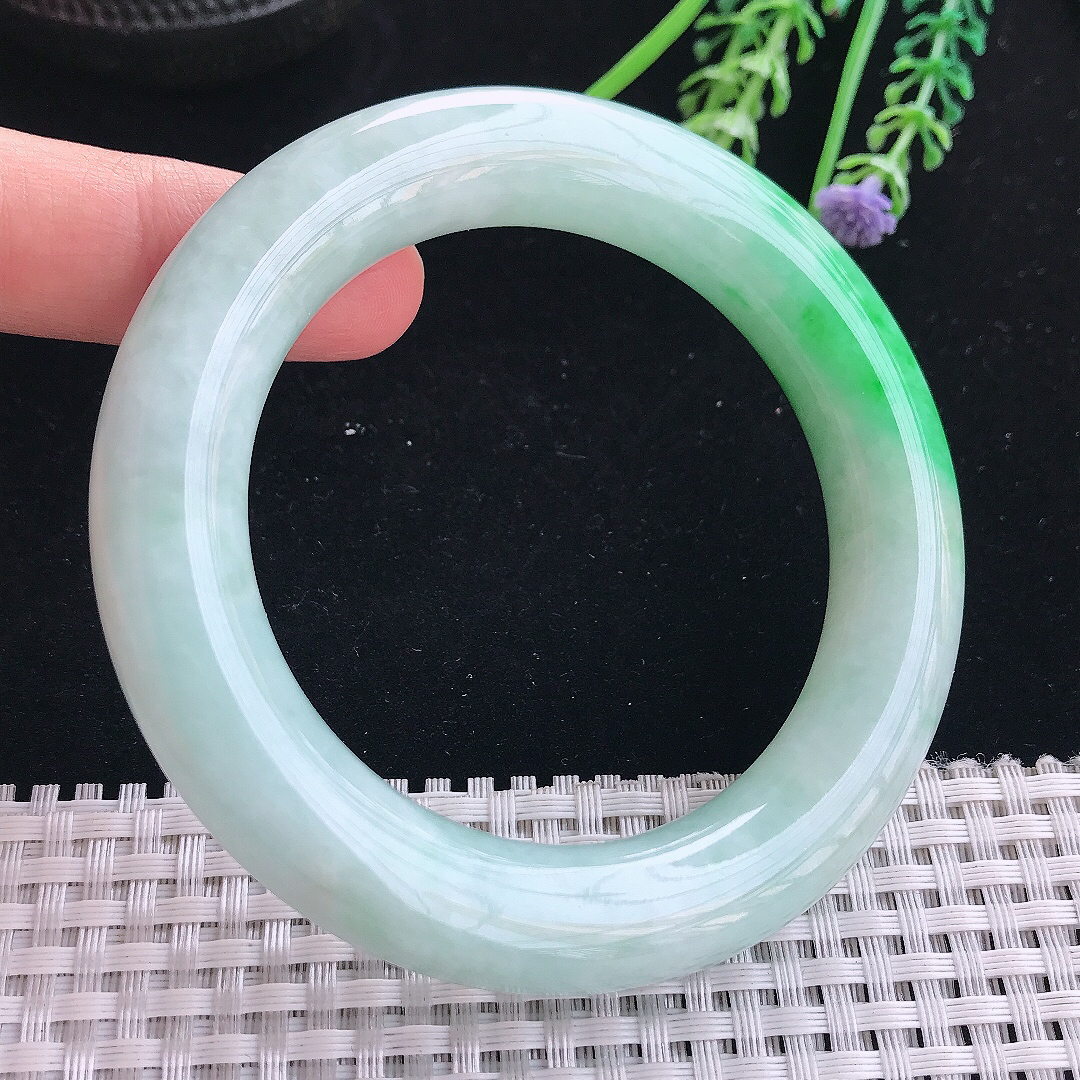 实拍天然翡翠56.5/12.7/12.3老坑精美温润飘阳绿胖圆条手镯翡翠玉镯手环