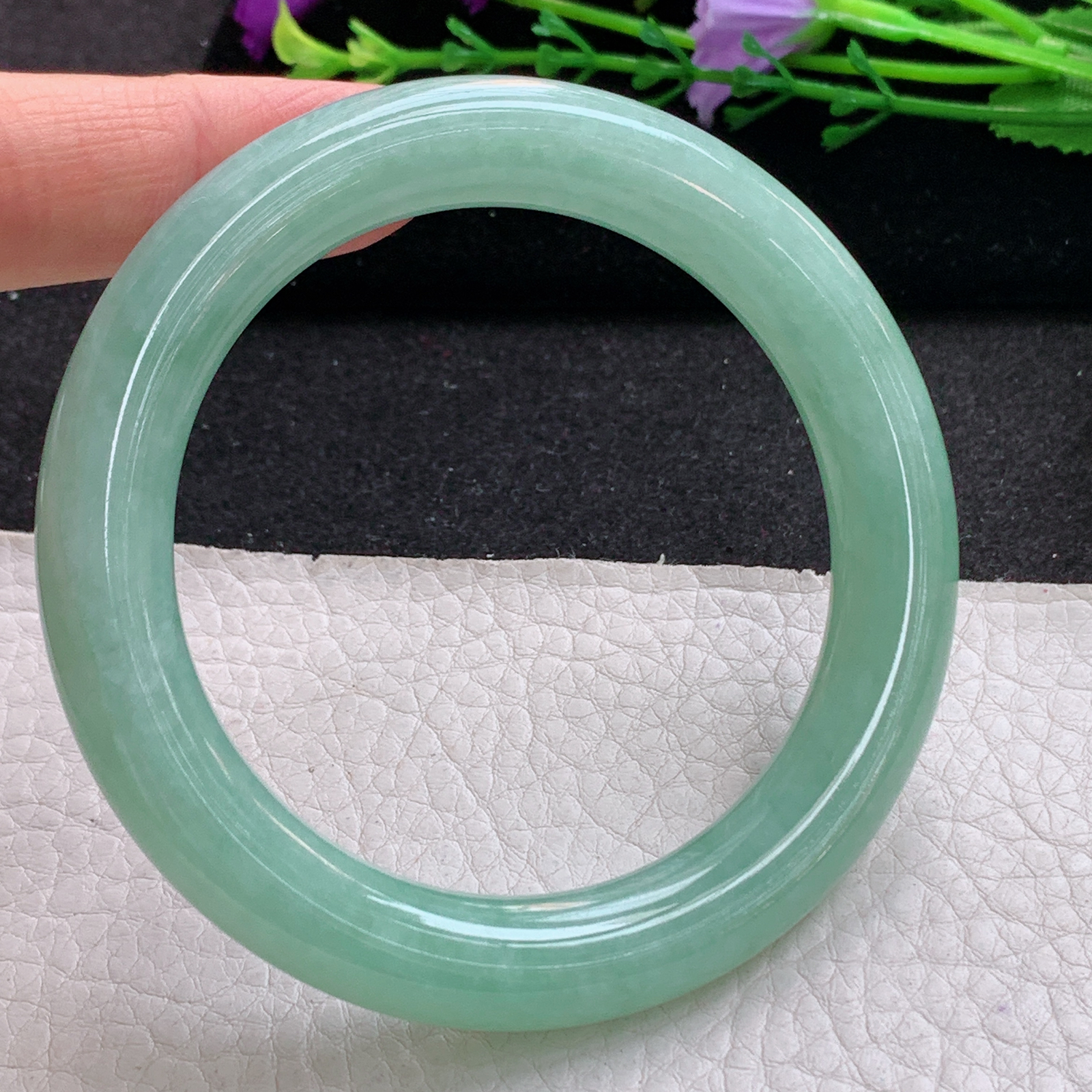 n实拍56.5*10.5美人镯 天然缅甸翡翠A货手镯水润甜绿圆条玉手环