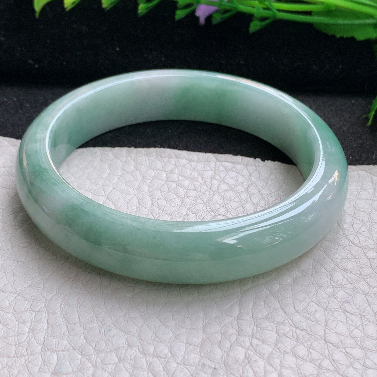 js实拍59*13.2*8.2平安镯 天然缅甸翡翠A货手镯水润飘花正圈玉手环