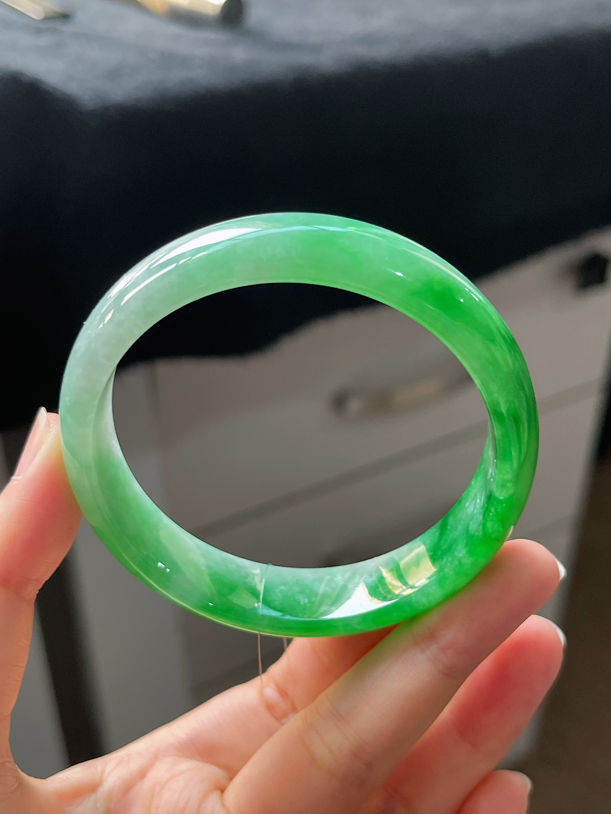 正圈58.4圈口，翡翠糯化种飘绿手镯