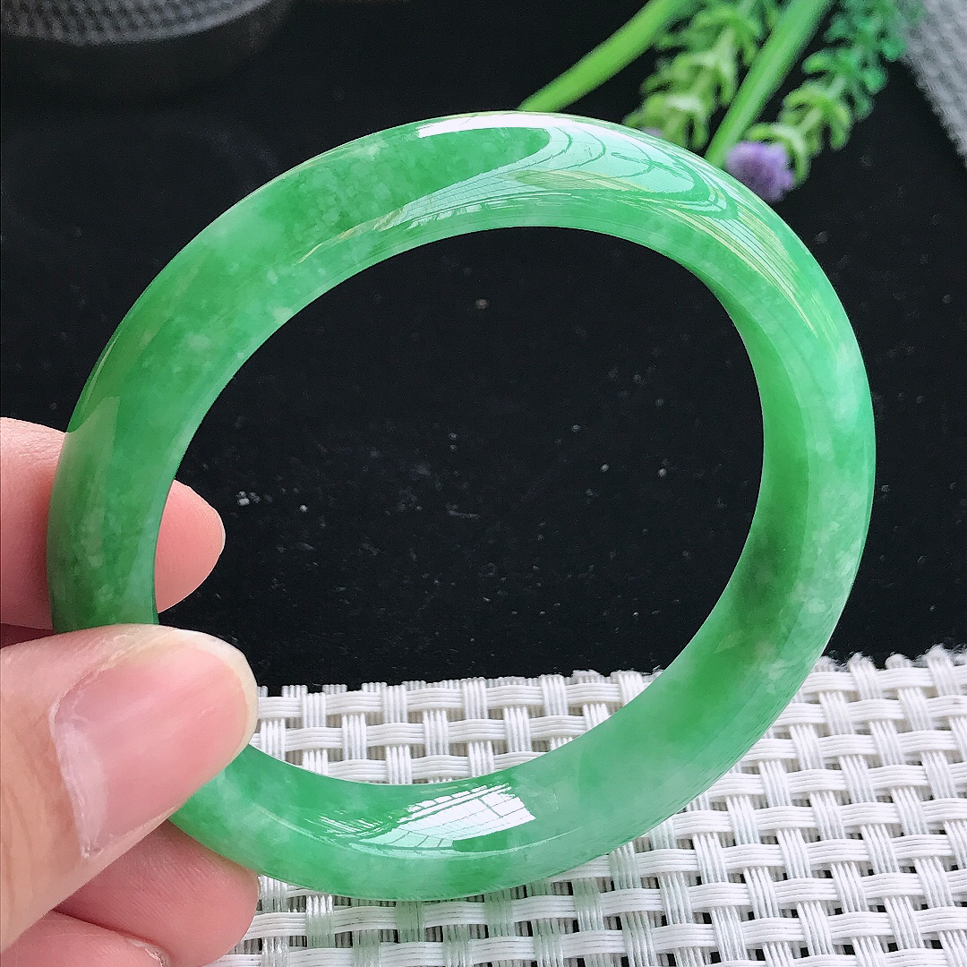 实拍天然翡翠56.5/11.8/8.3老坑精美满绿辣阳绿手镯翡翠玉镯手环