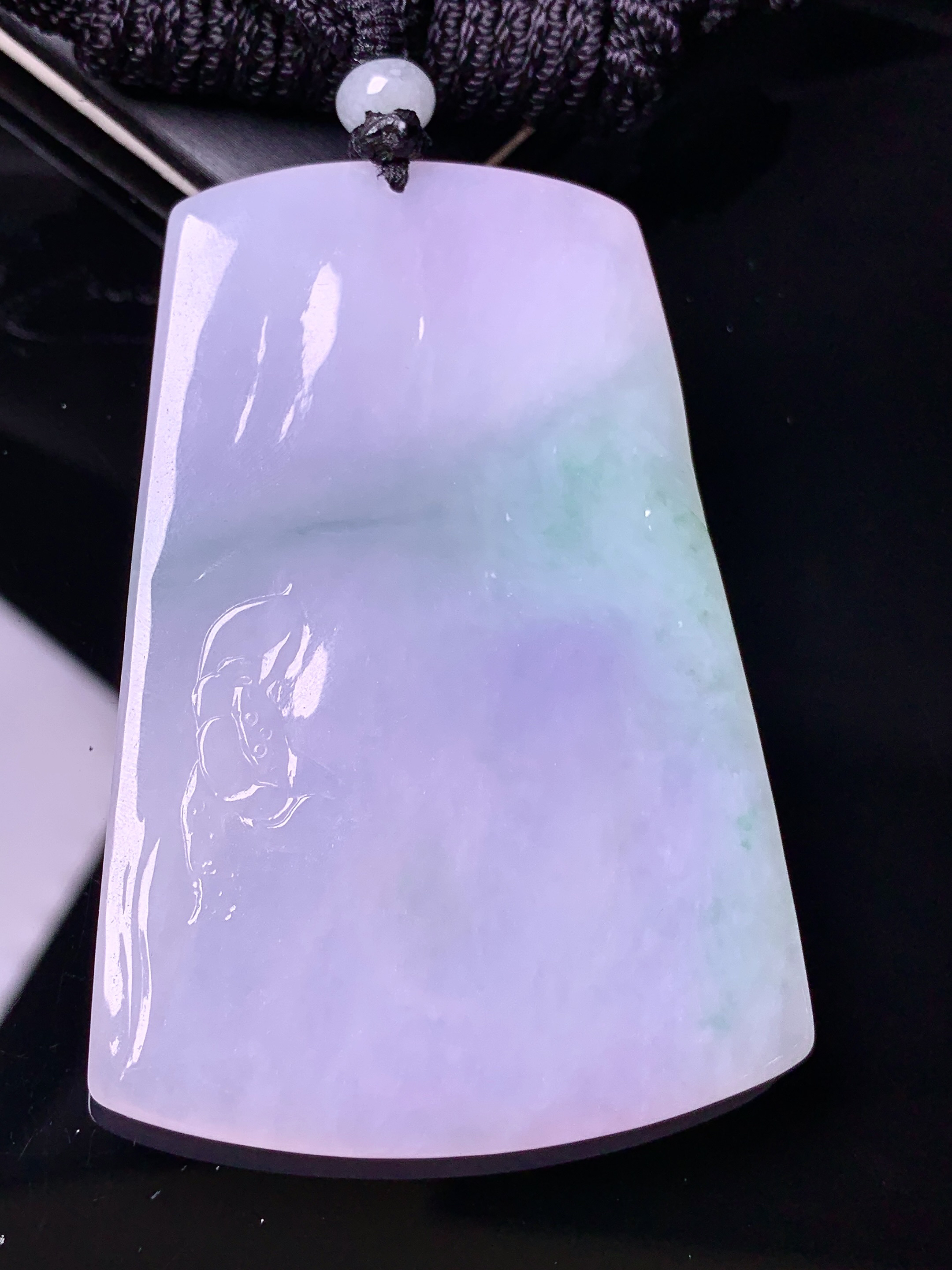 淡紫罗兰飘绿观音菩萨吊坠 玉质细腻 色泽艳丽清新 水润亮眼 整体尺寸66.2*44.5*5.3L1