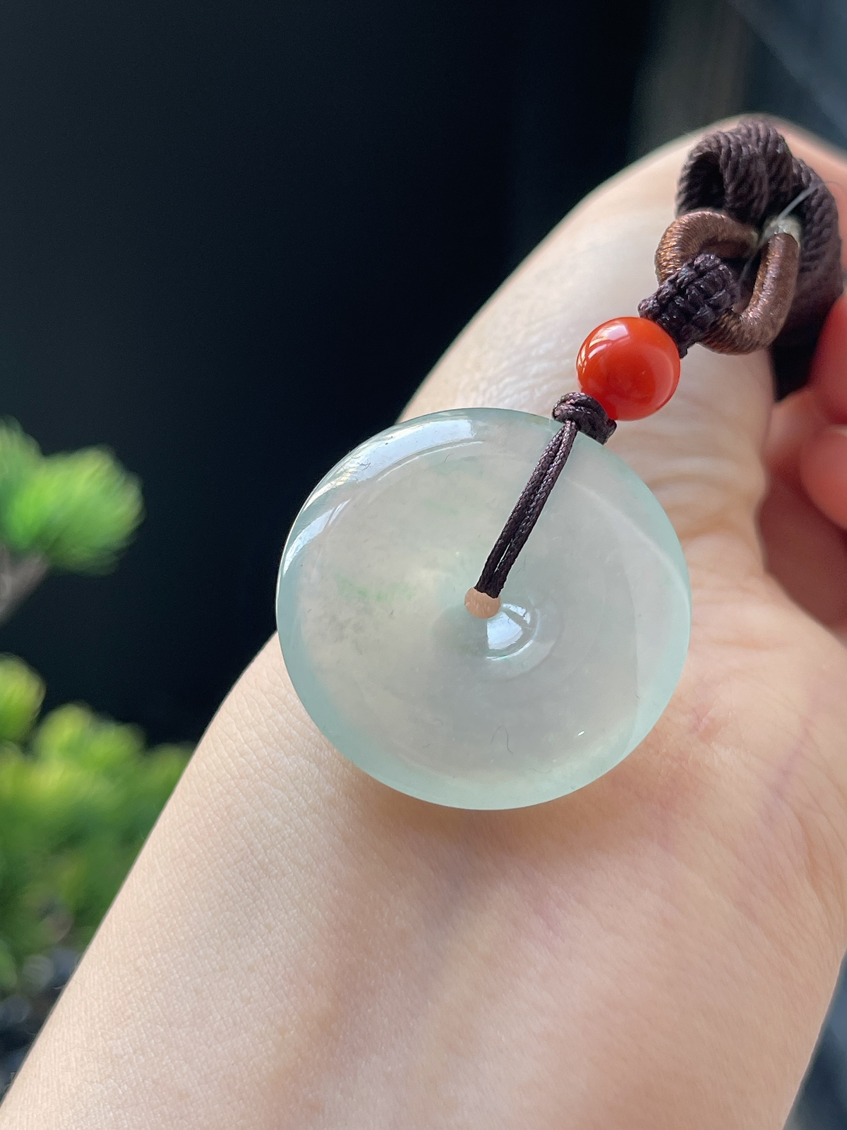 翡翠冰糯种淡绿色平安扣，配珠未测