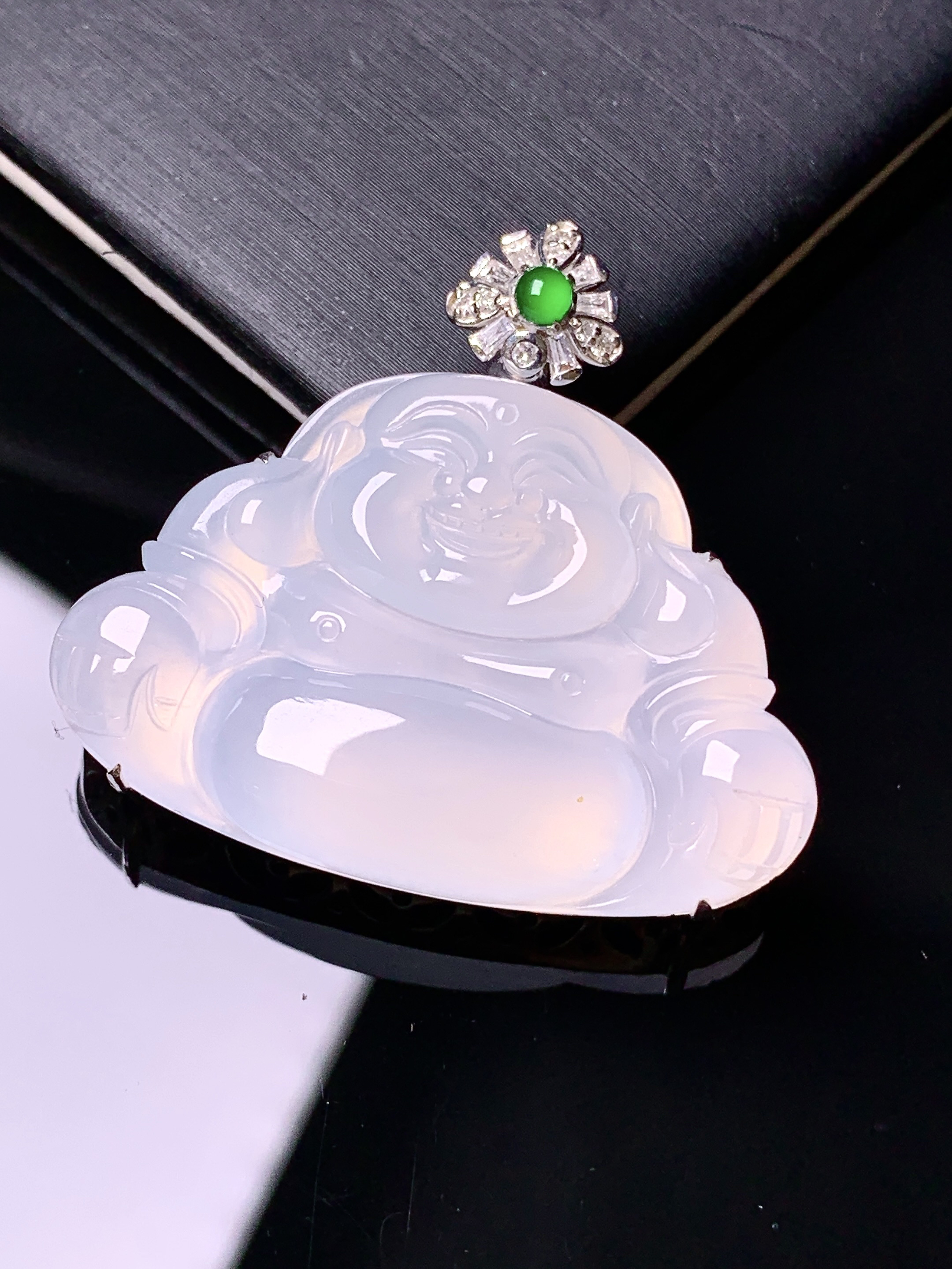 18k金钻镶嵌冰种佛公吊坠 玉质细腻 色泽艳丽清新 水润亮眼 整体尺寸32.2*35*8.2z2