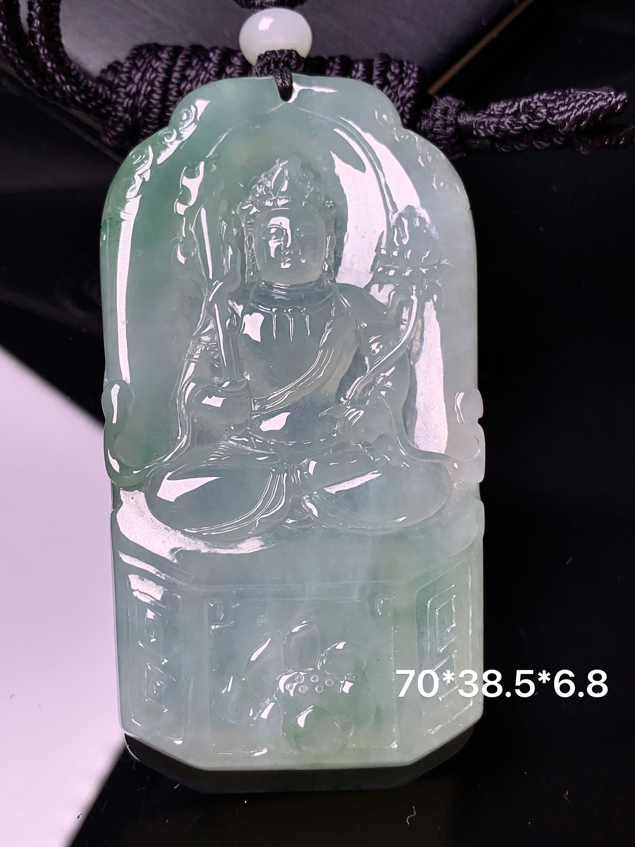 冰种飘绿观音菩萨吊坠 玉质细腻 色泽艳丽清新 水润亮眼 整体尺寸70*38.5*6.8L1