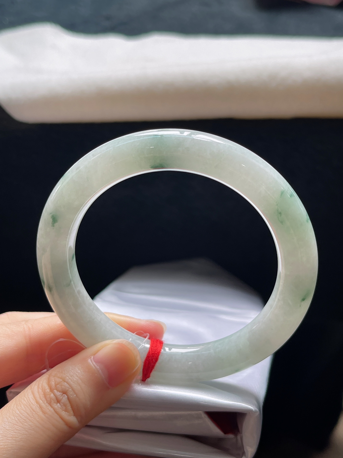 圆镯56圈口，翡翠糯化种飘花手镯