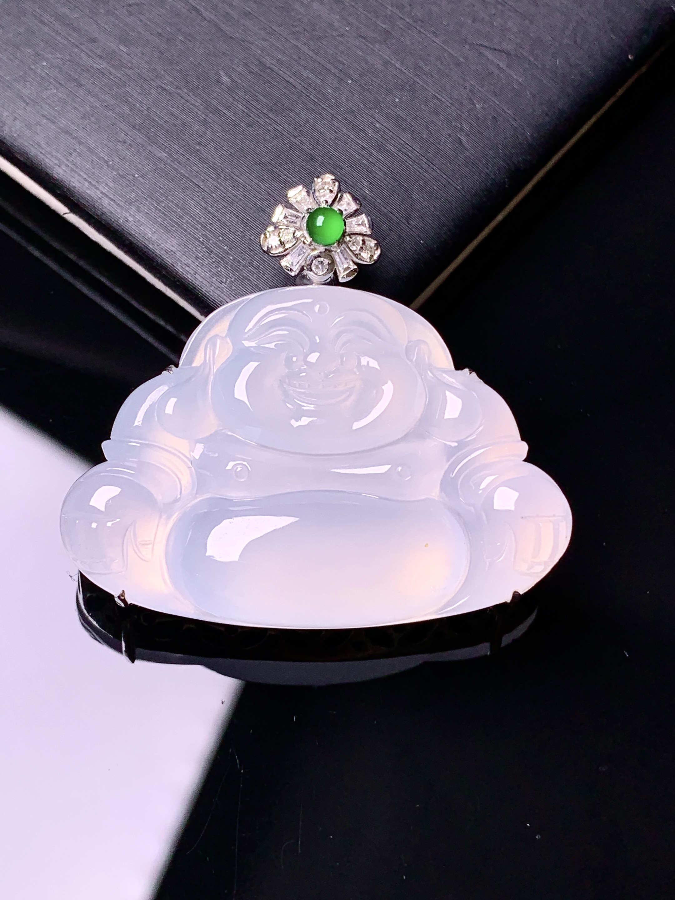 18k金钻镶嵌冰种佛公吊坠 玉质细腻 色泽艳丽清新 水润亮眼 整体尺寸32.2*35*8.2z2